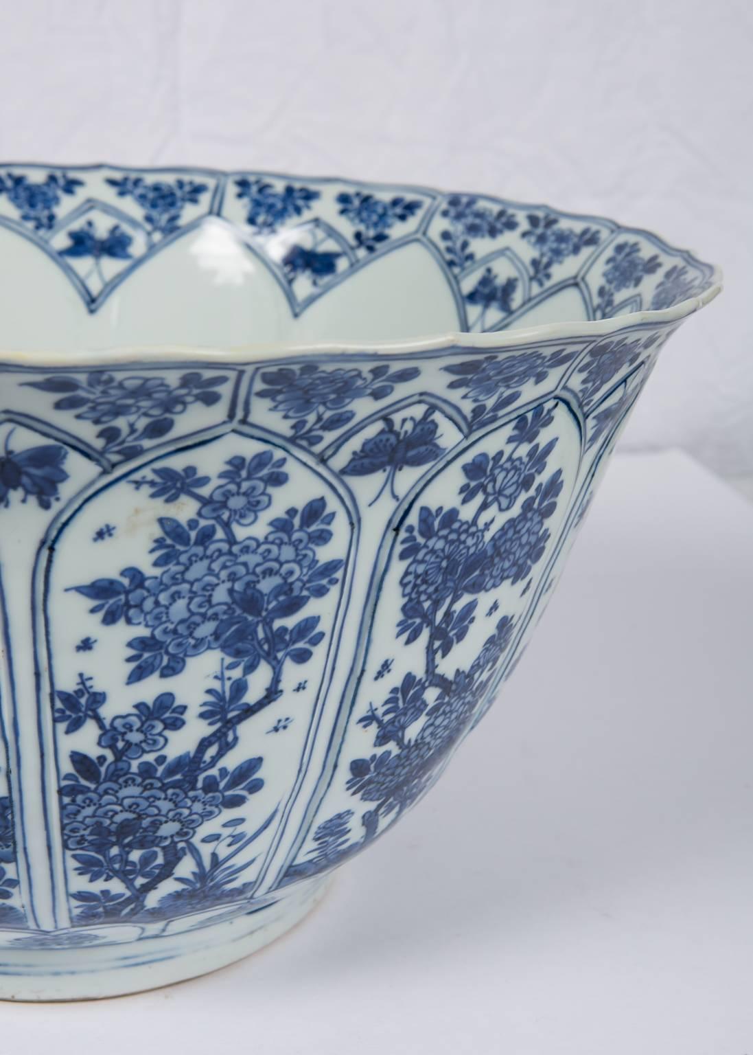 18th Century Pair of Antique Chinese Kangxi Blue and White Bowls