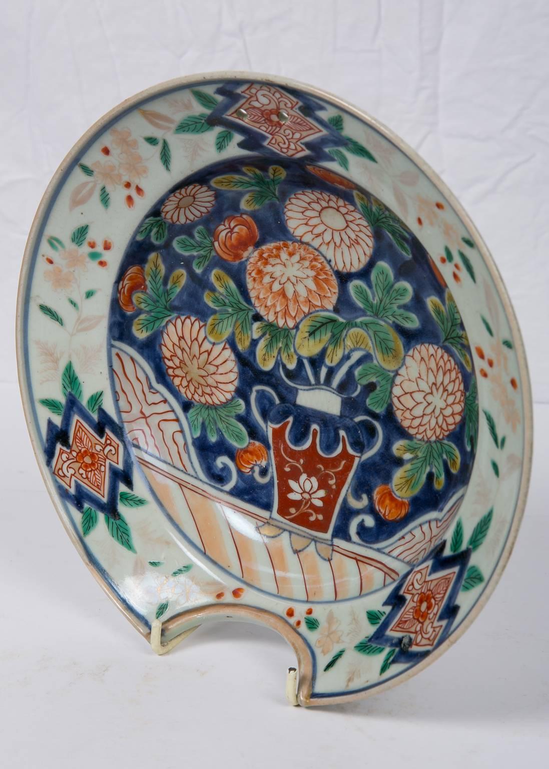 Hand-Painted Chinese Porcelain Bowl Made during the Daoguang Period circa 1820