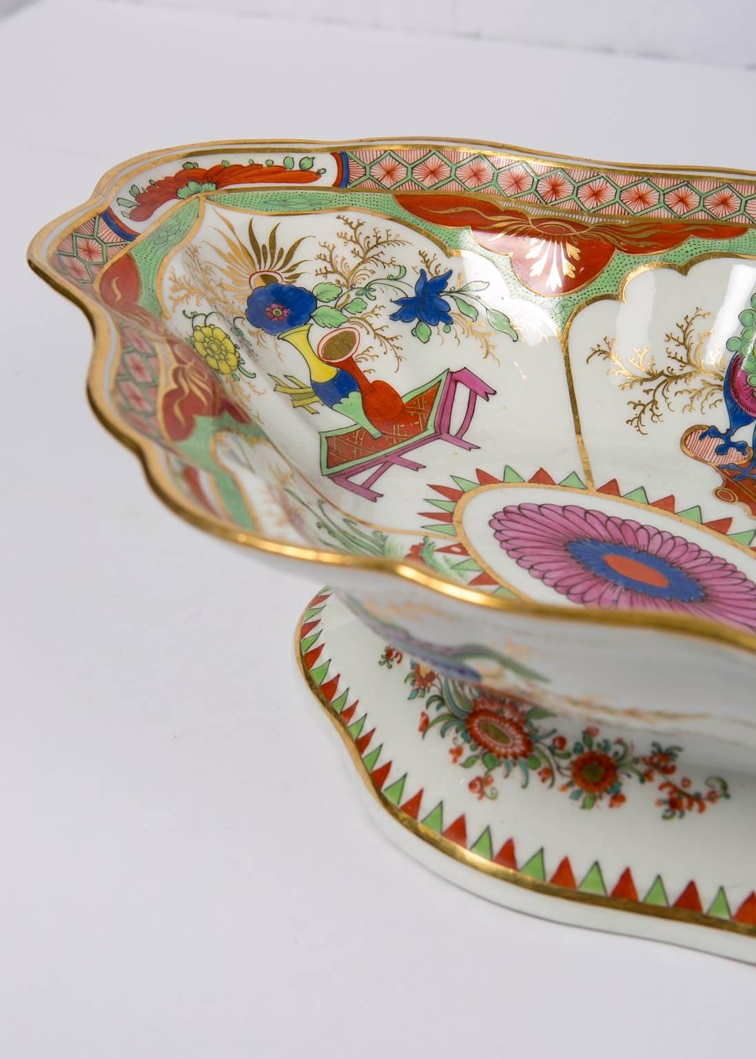 Bengal Tiger Bowl with Attached Stand Made by Chamberlains Worcester In Excellent Condition In Katonah, NY