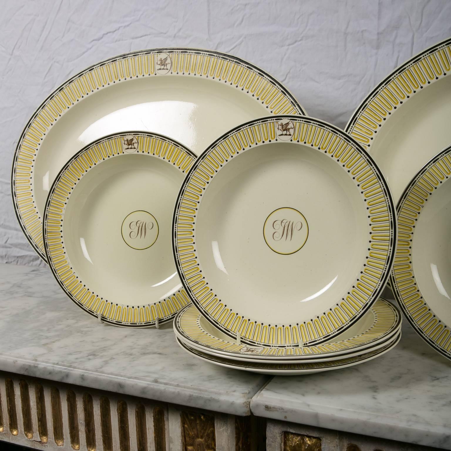 Neoclassical Set of 12 Wedgwood Creamware Dishes and  two Platters, 18th Century
