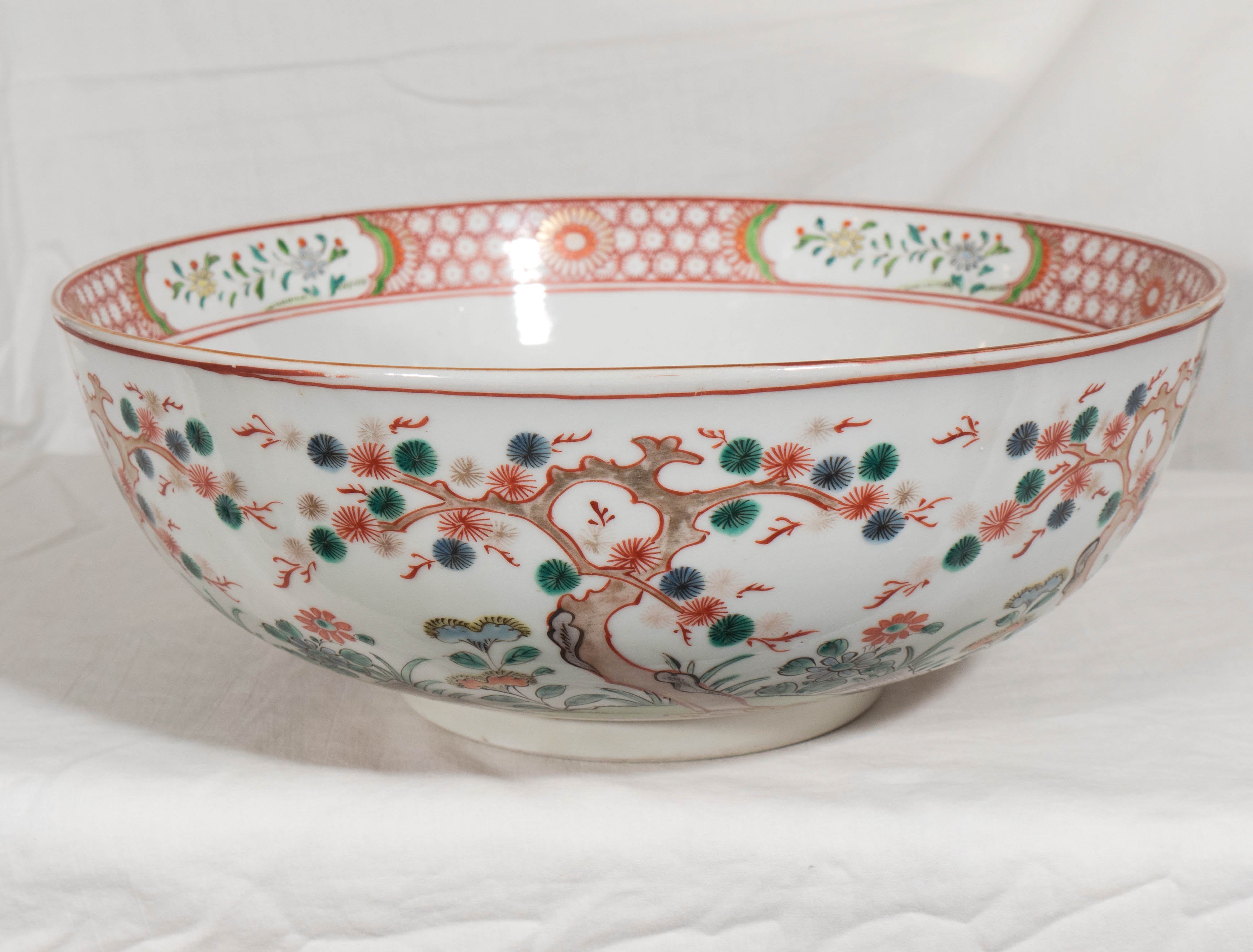 A Large 19th Century Japanese Bowl with Kakiemon Decoration