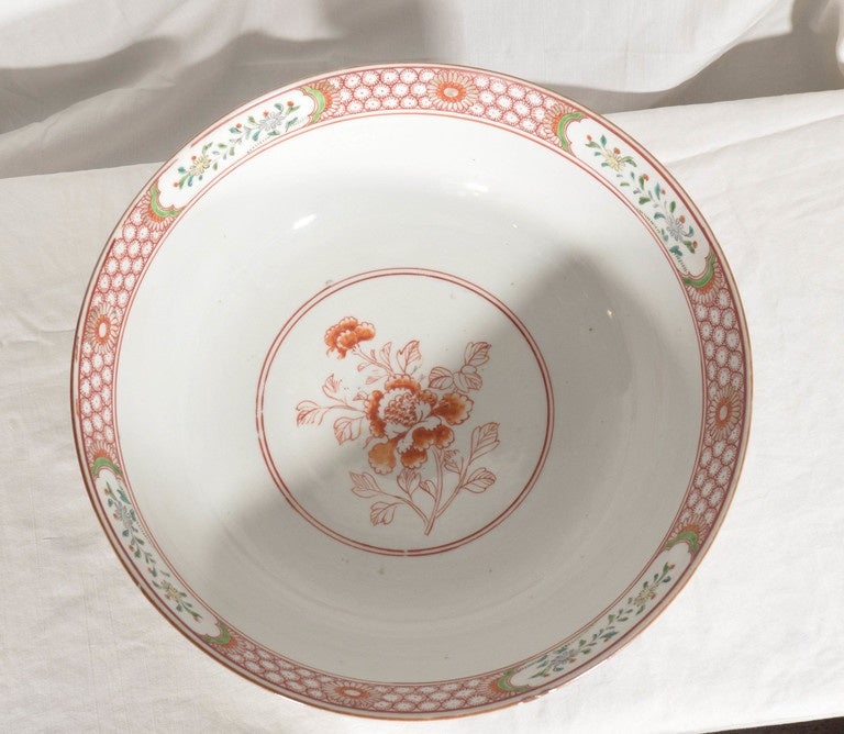 Hand-Painted A Large 19th Century Japanese Bowl with Kakiemon Decoration