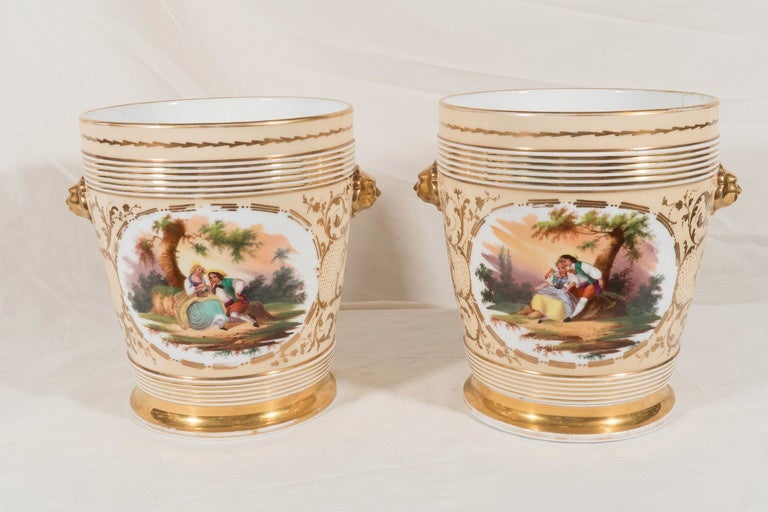 A Pair of Paris Porcelain Hand Painted Cache Pots In Excellent Condition In Katonah, NY