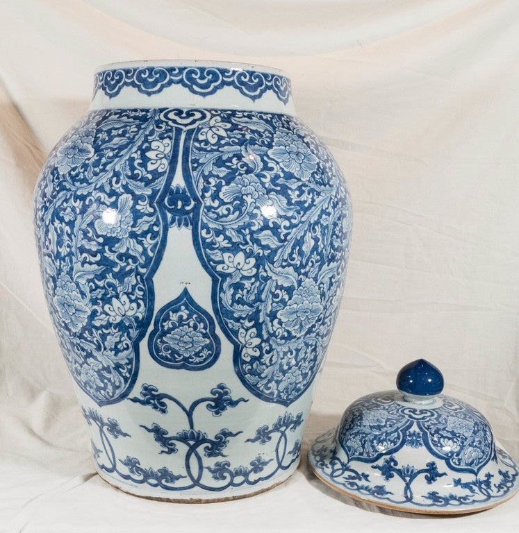 Massive Pair of Qing Dynasty Chinese Blue and White Covered Vases 3