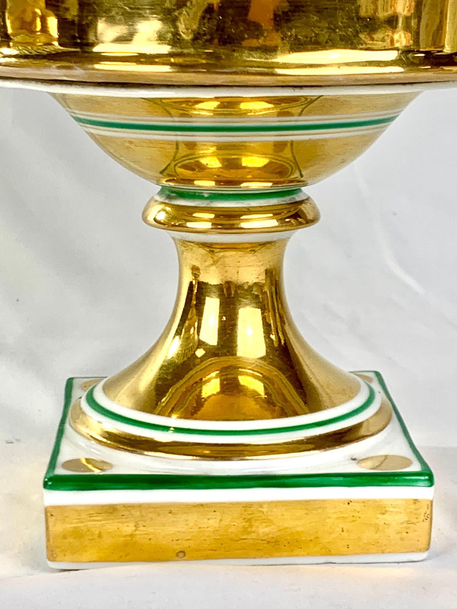 Dipinto a mano Coppia di cestini in porcellana di Parigi con doratura, Francia, CIRCA 1860 in vendita