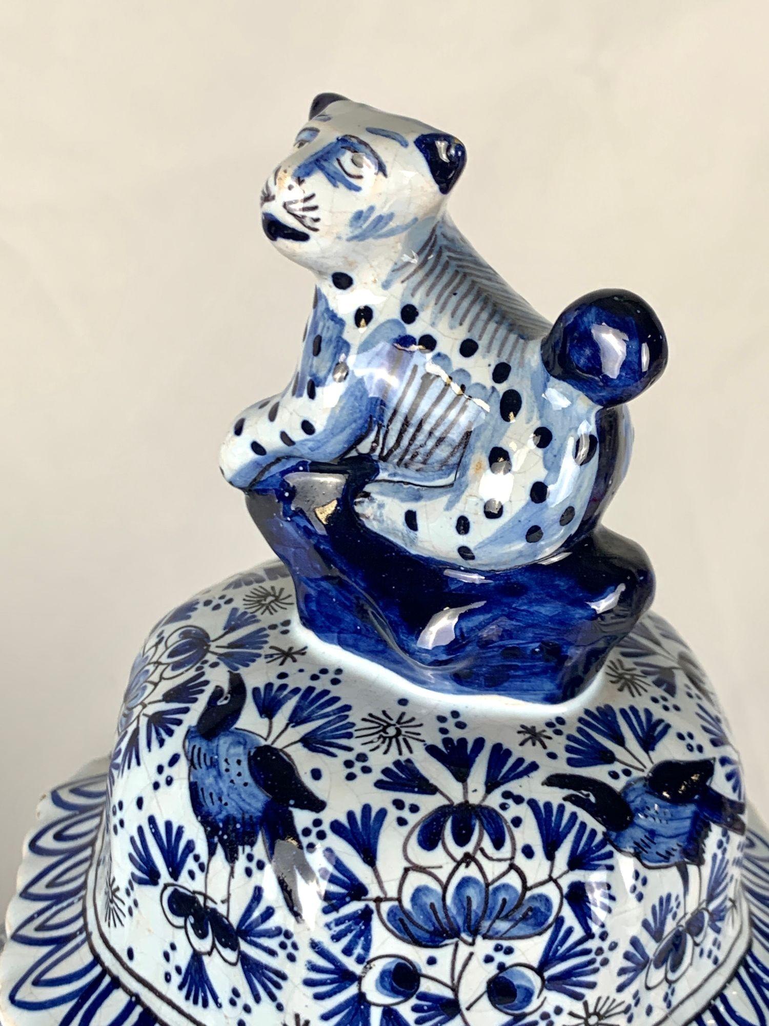 Coppia di antichi vasi olandesi di Delft con motivo a mille fiori in bianco e blu, 1880 ca. 1880 in vendita 5