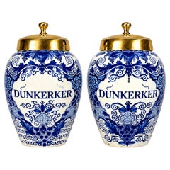 Pareja de Antiguos Tarros de Tabaco Holandeses de Delft Azul y Blanco Pintados a Mano Circa 1770