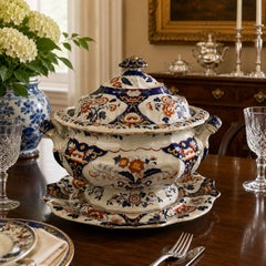 Zuppiera Imari in ceramica “Ironstone” di Hicks & Meigh con coperchio e piedistallo, Inghilterra, 1820 circa
