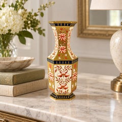 Jarrón de porcelana Wedgwood, pintado a mano y dorado, Inglaterra, hacia 1900