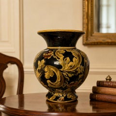 Jarrón «Art Ware» de Wedgwood, diseñado por George Marsden, con decoración en engobe en relieve, circa 1885