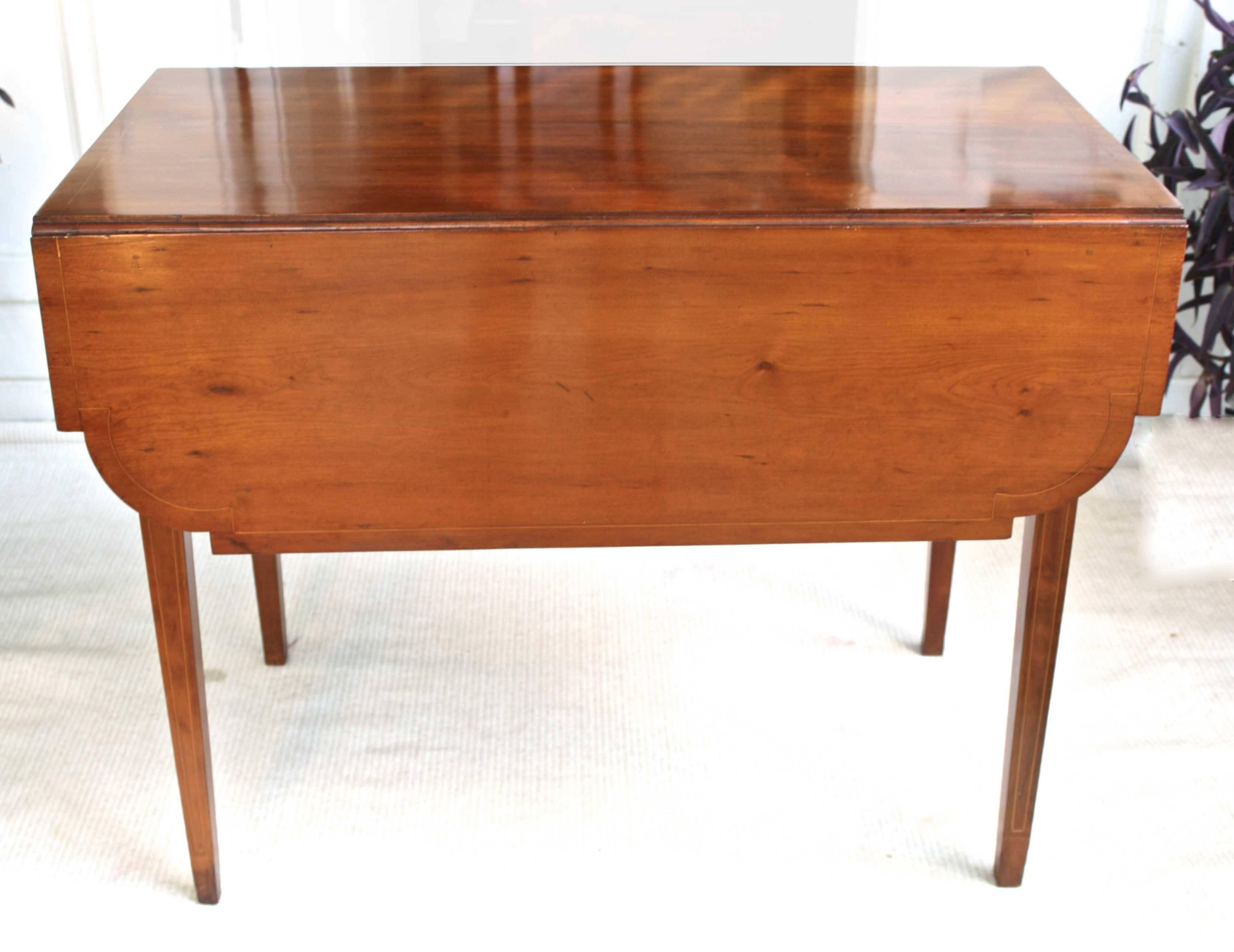 New England Federal Pembroke Table In Good Condition For Sale In Woodbury, CT