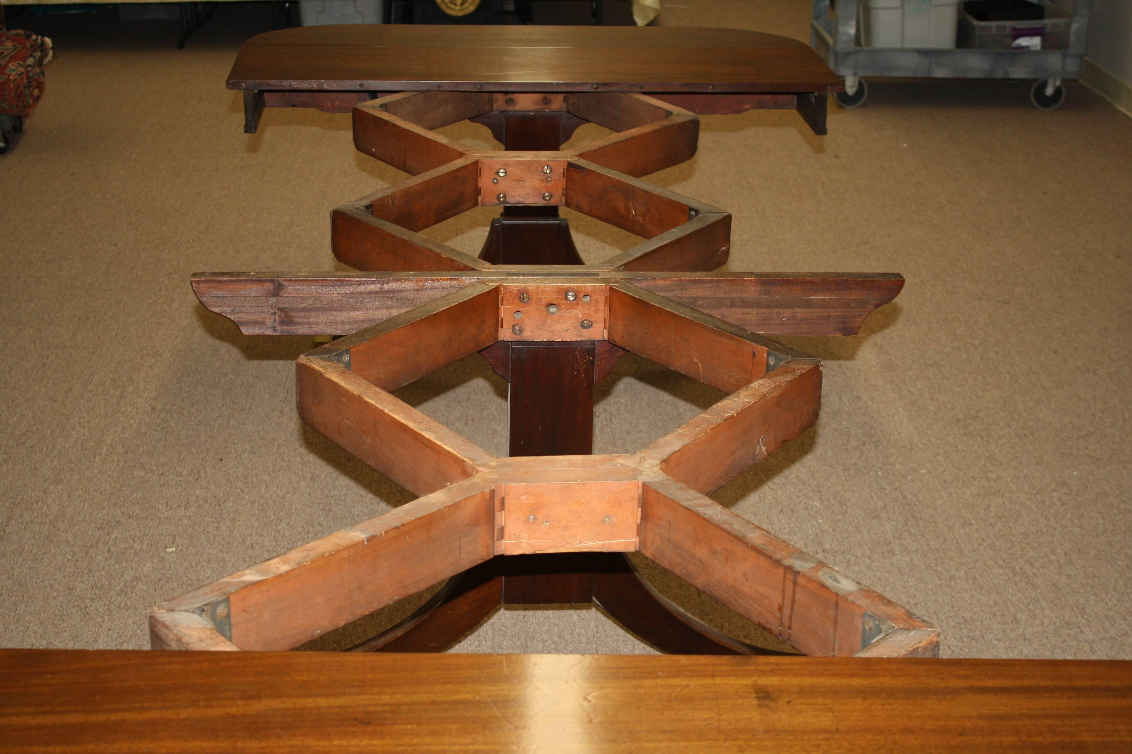 Hand-Carved American Federal Triple Pedestal 'Concertina' Banquet Table For Sale