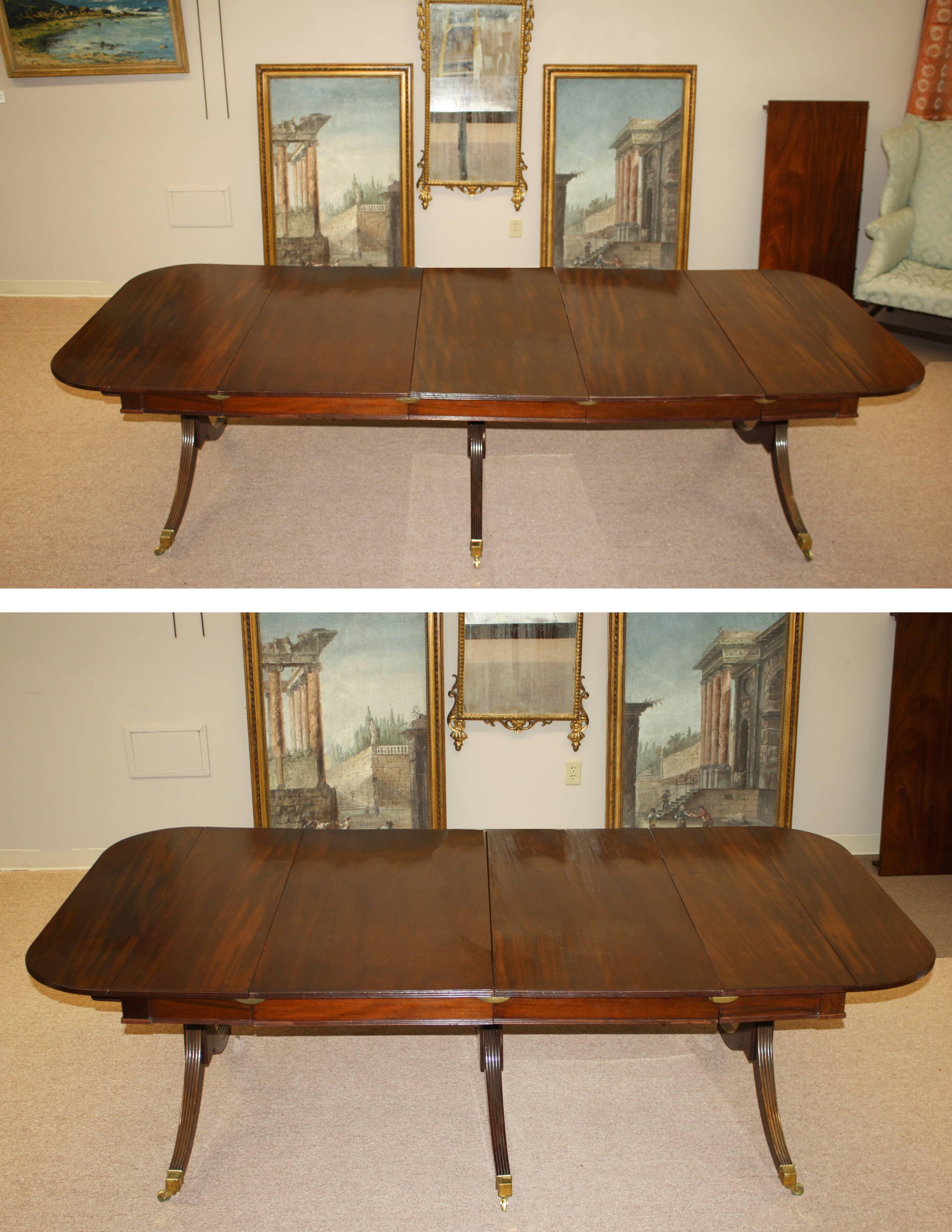 19th Century American Federal Triple Pedestal 'Concertina' Banquet Table For Sale