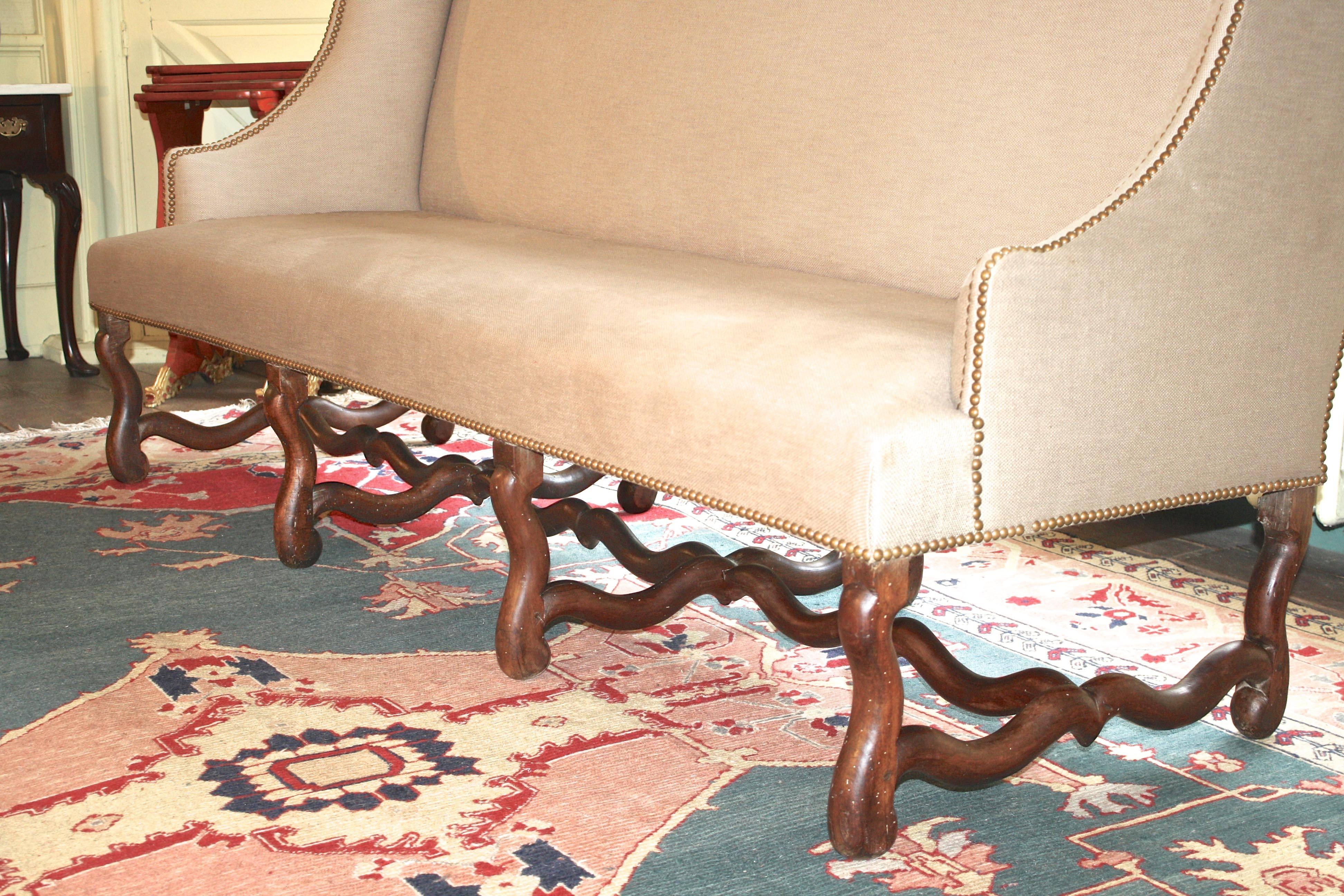 Louis XIV Os de Mouton Sofa In Good Condition In Woodbury, CT