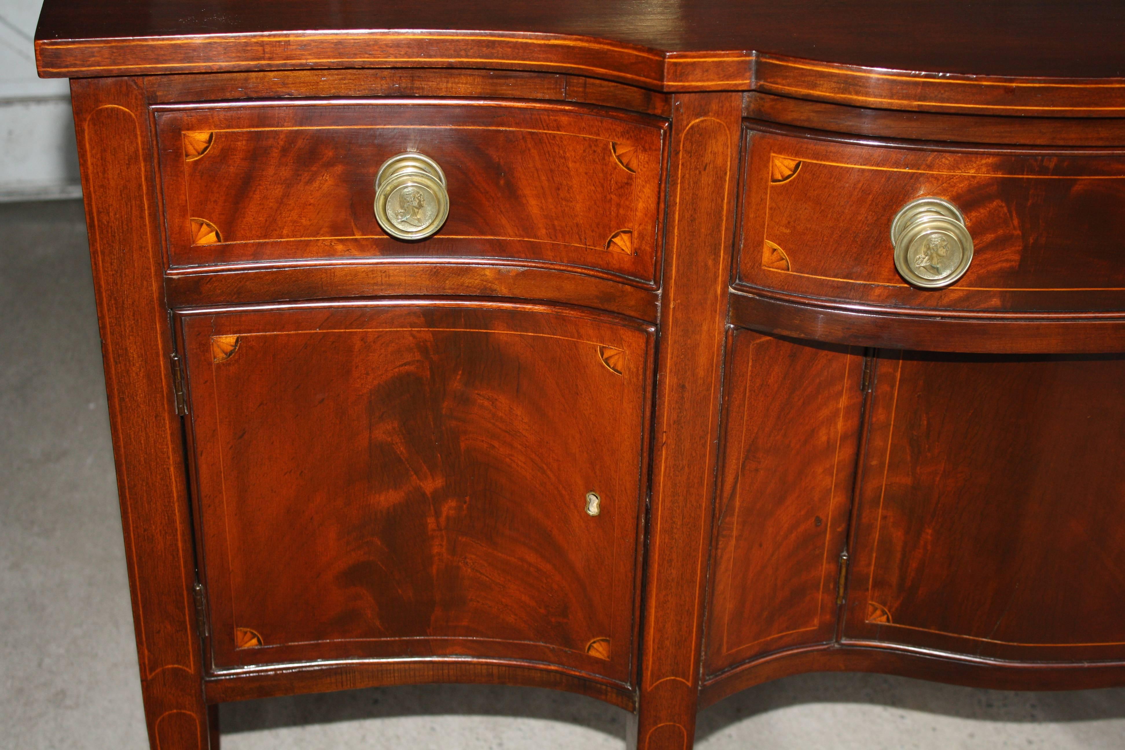 American Federal Sideboard with George Washington Commemorative Brasses In Good Condition In Woodbury, CT