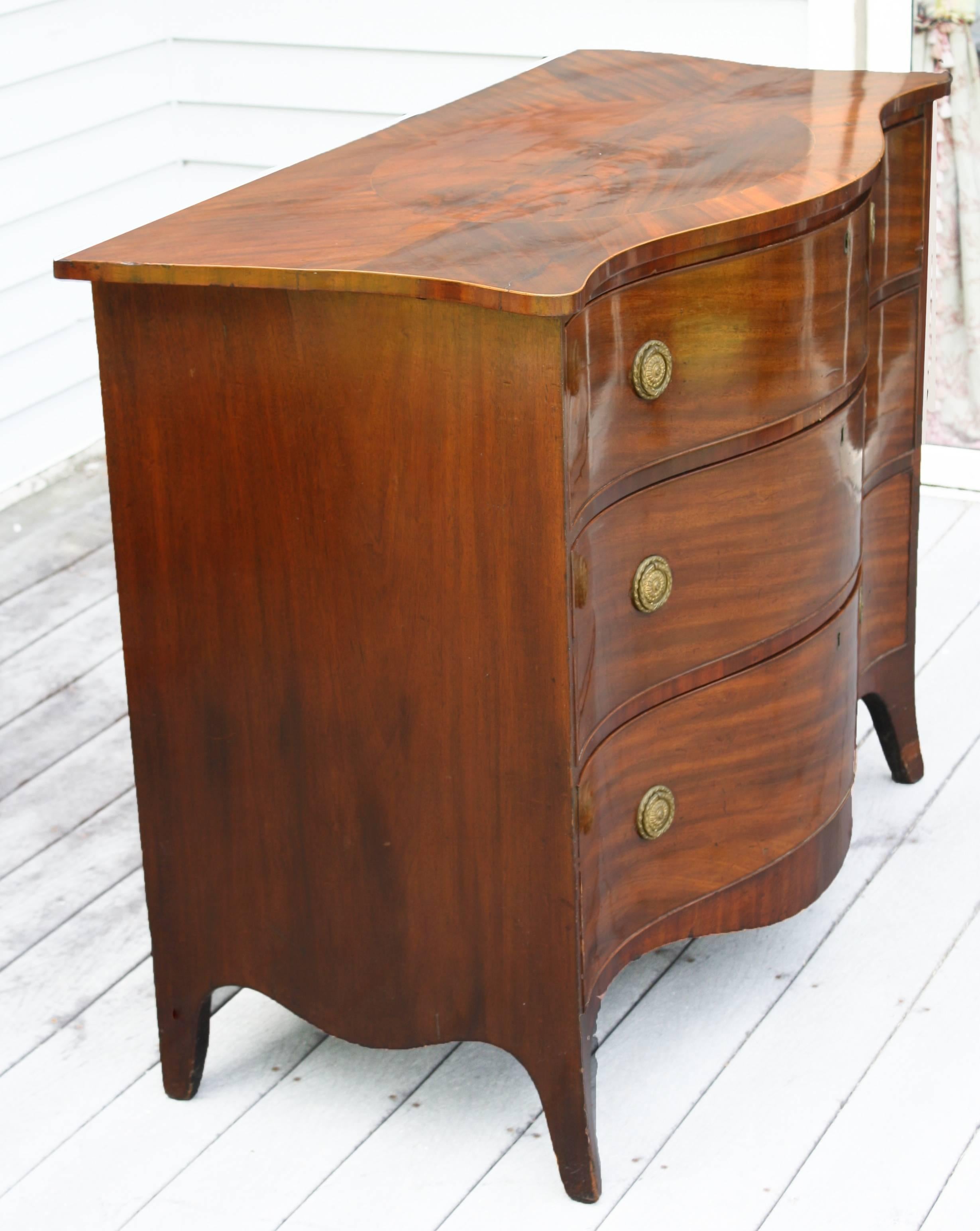 American Federal Serpentine Mahogany Commode For Sale 2