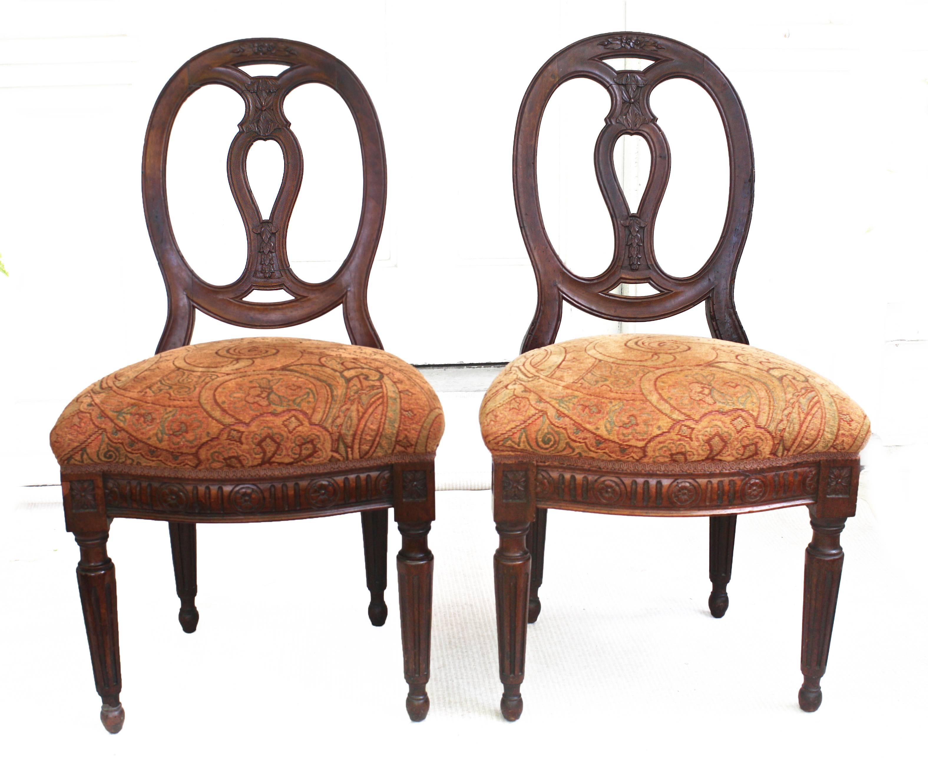 Elaborately hand-carved walnut chairs with thickly-boxed velvet upholstered seats.
Oval carved back splats. Turned and fluted legs. Decoratively carved seat side and front frames. Likely Nord-Ovest origin. Served for decades as backgammon chairs.
