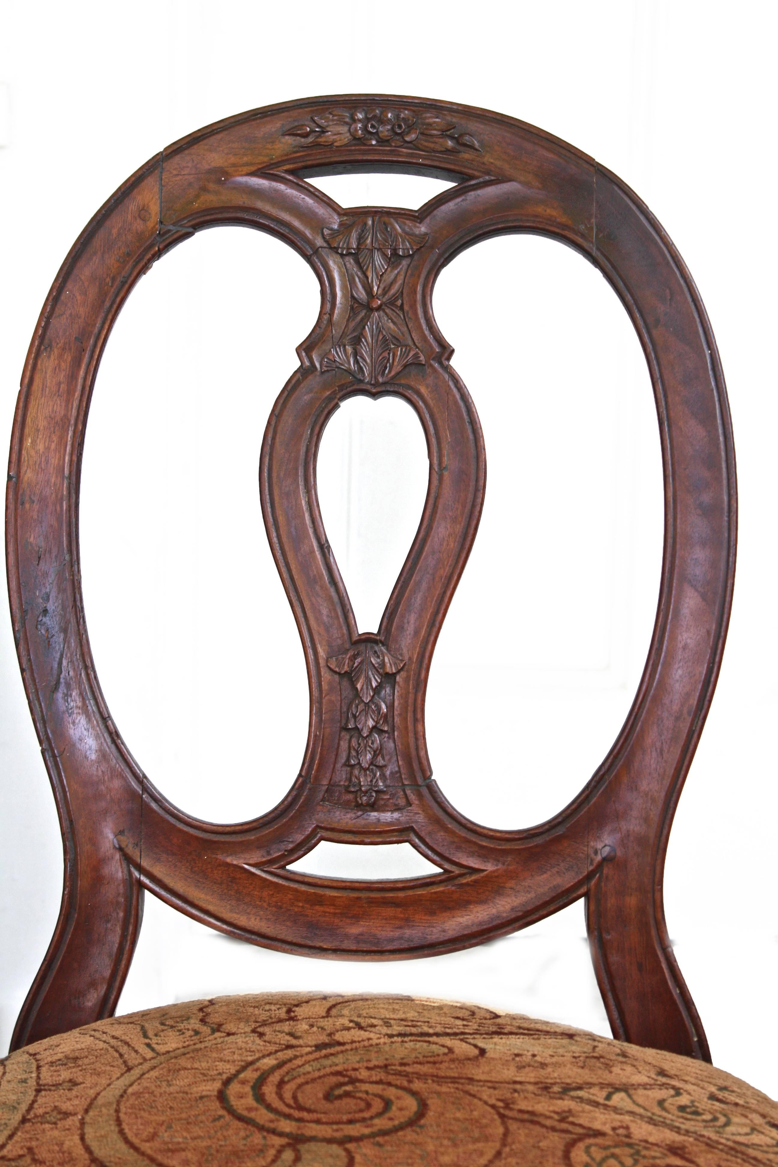 18th Century Pair of Italian Neoclassical Walnut Side Chairs For Sale