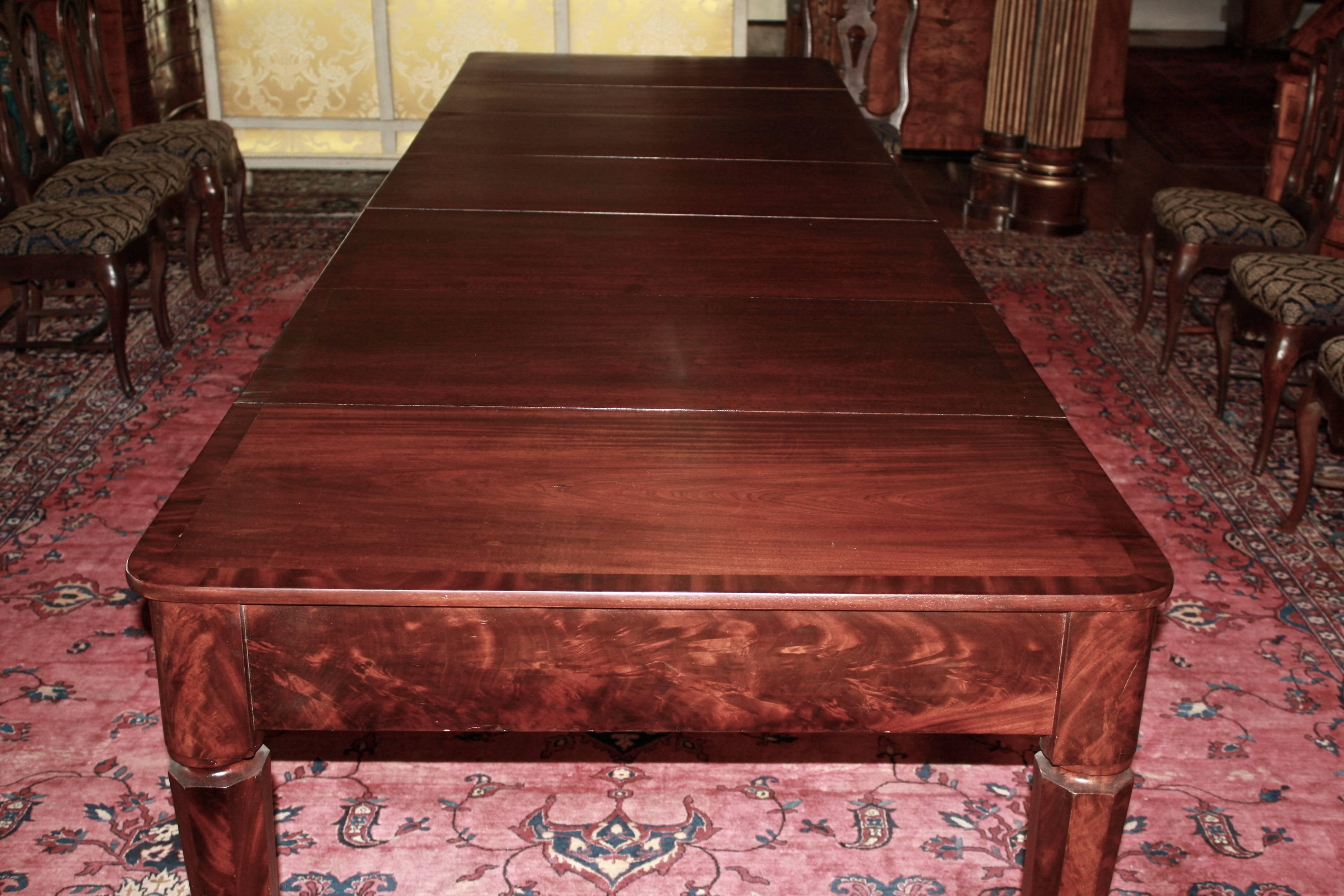 Mid-19th Century American Classical Period Banquet Table For Sale