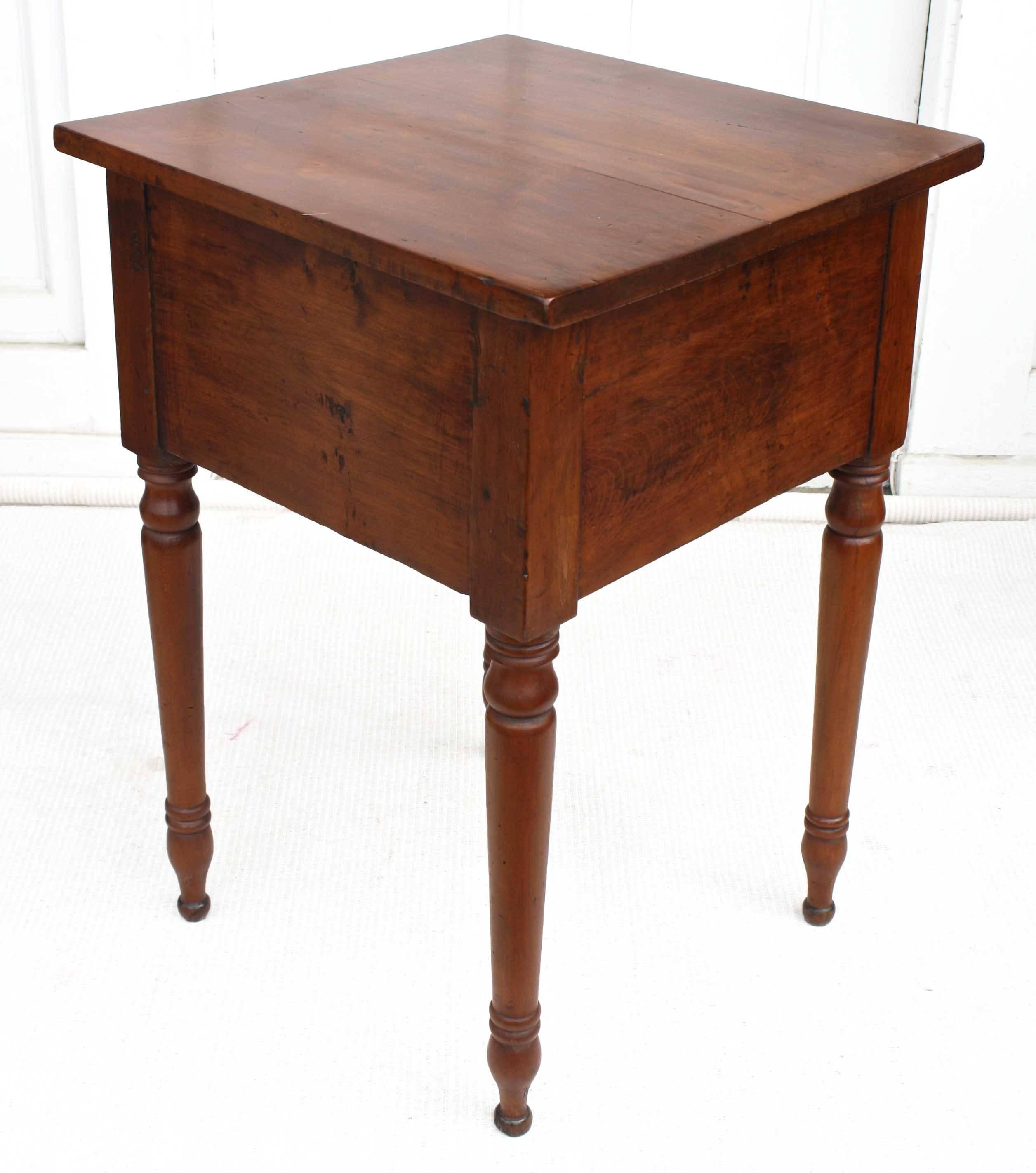 Mid-19th Century American Sheraton Cherrywood Side Table For Sale