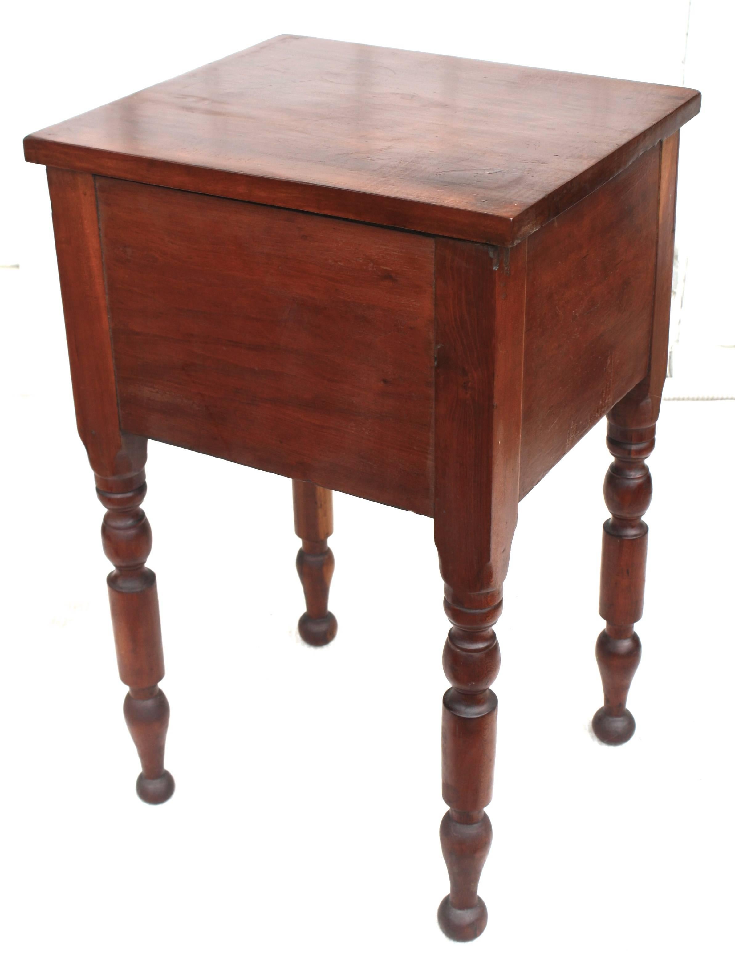 American Classical Baluster Legged Cherrywood Side Table For Sale 2