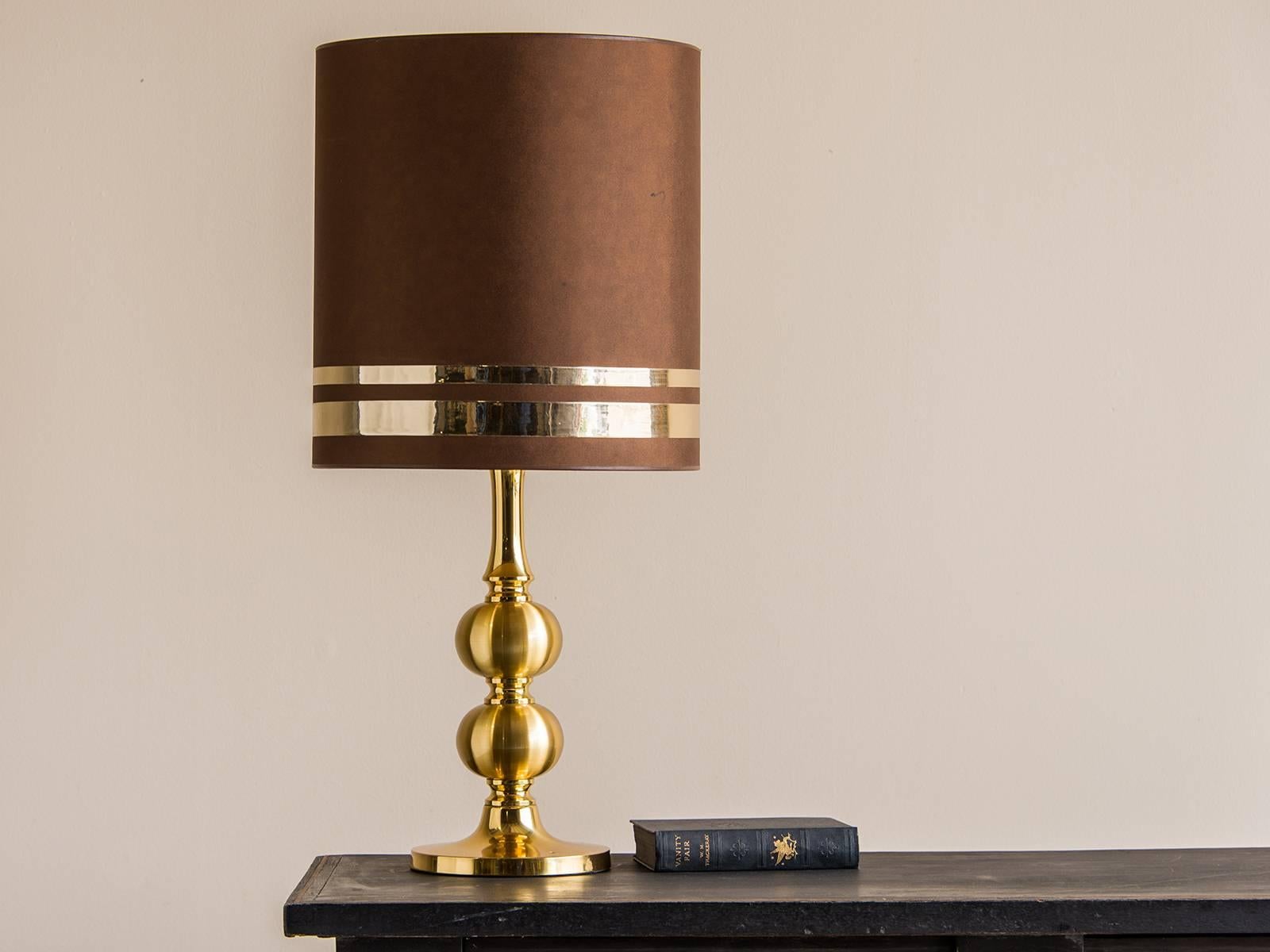 Vintage French Gilded Brass Table Lamp, Original Shade, circa 1970 In Excellent Condition For Sale In Houston, TX