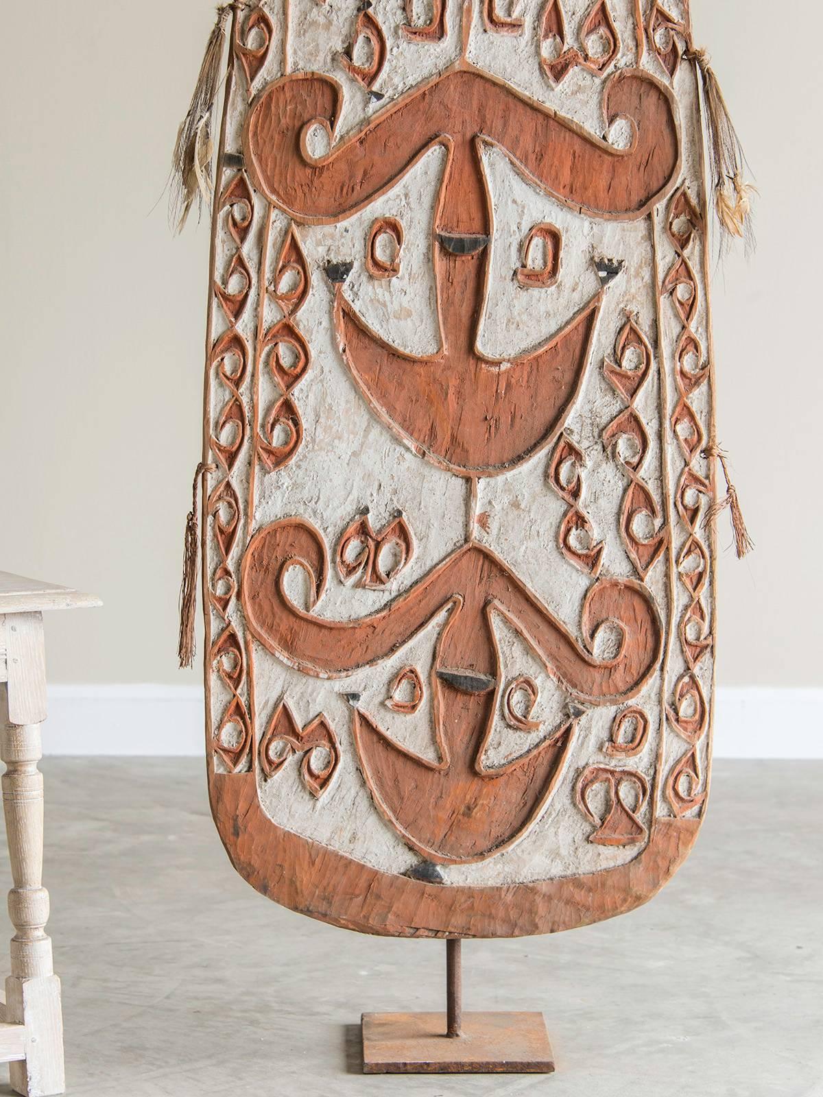 Tall Aboriginal Tribal Parrying Shield, New Zealand In Excellent Condition In Houston, TX