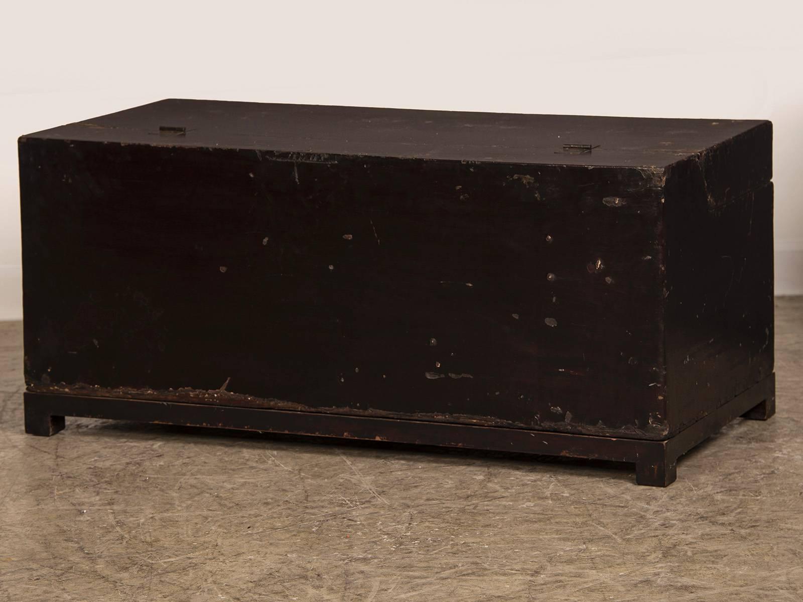 Large Antique Chinese Camphor Wood Trunk, circa 1875 2