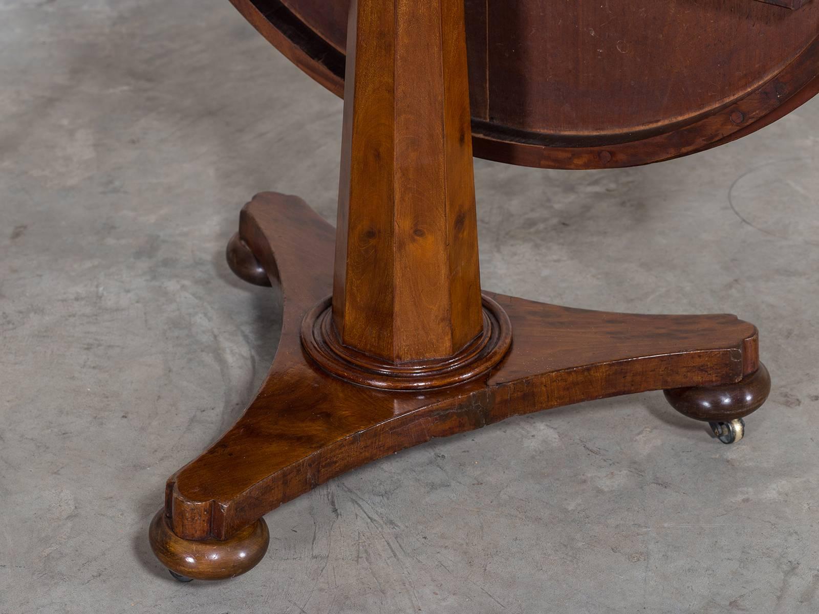 Antique English Mahogany Tilt-Top Pedestal Table, circa 1835 2