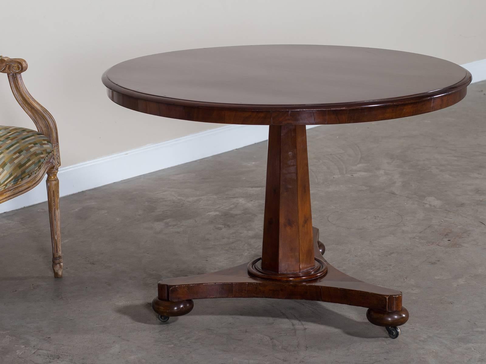 Antique English Mahogany Tilt-Top Pedestal Table, circa 1835 4