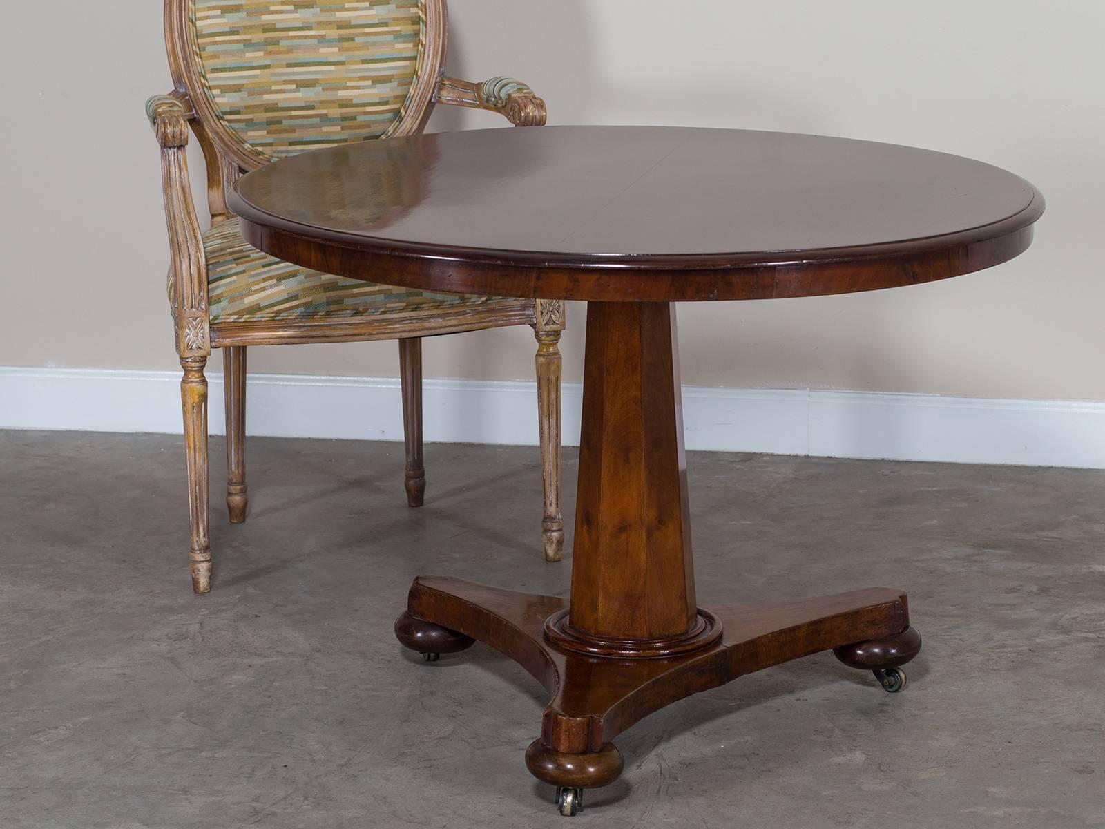 Antique English Mahogany Tilt-Top Pedestal Table, circa 1835 3