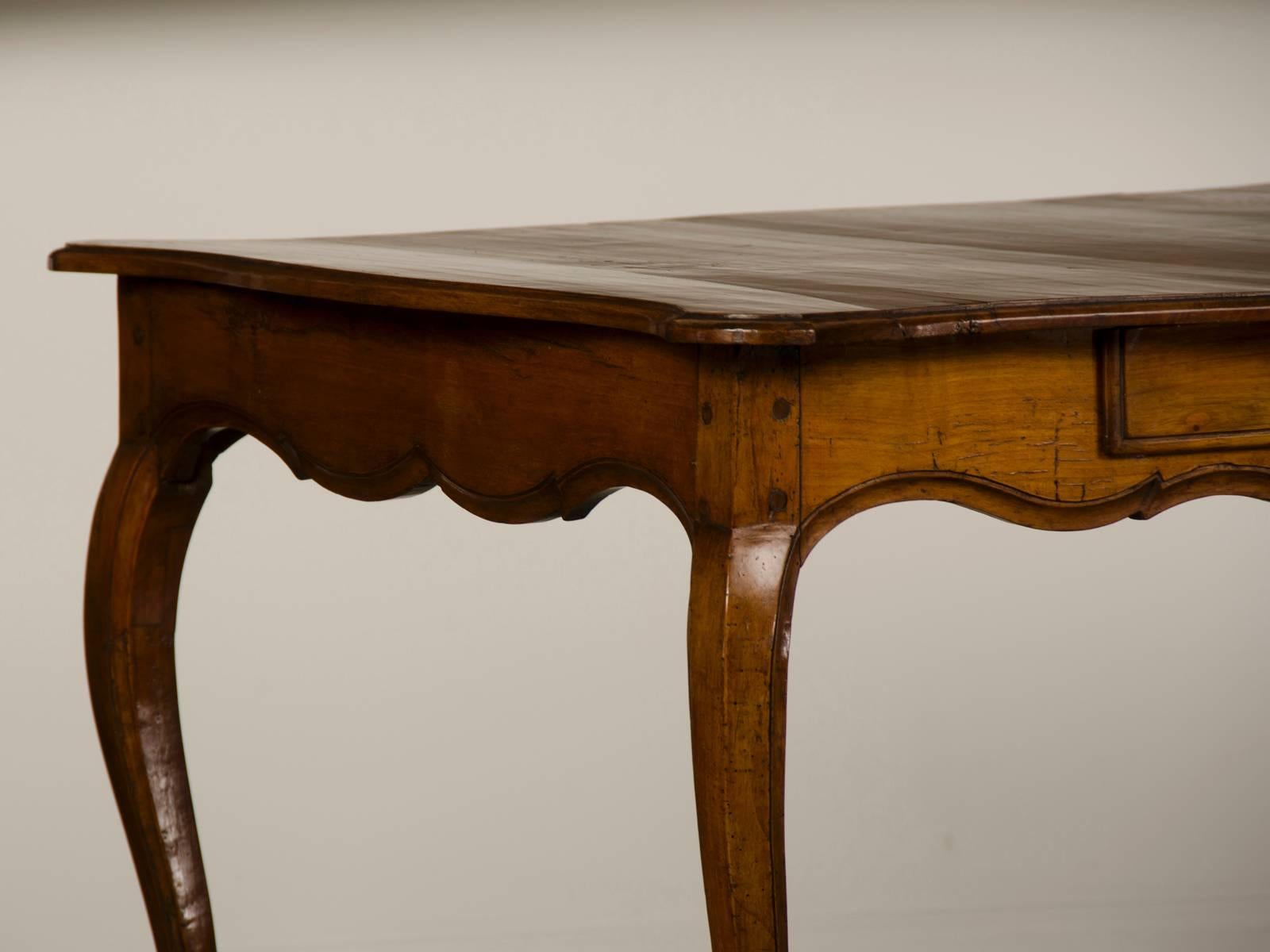 Antique French Louis XV Period Cherrywood Table, circa 1760 In Excellent Condition For Sale In Houston, TX