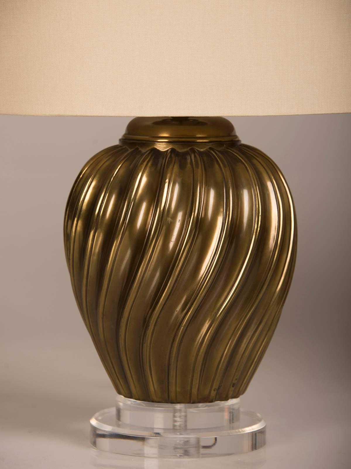 Pair of Italian Vintage Brass Swirl Vases Mounted as Custom Lamps, circa 1950 For Sale 4