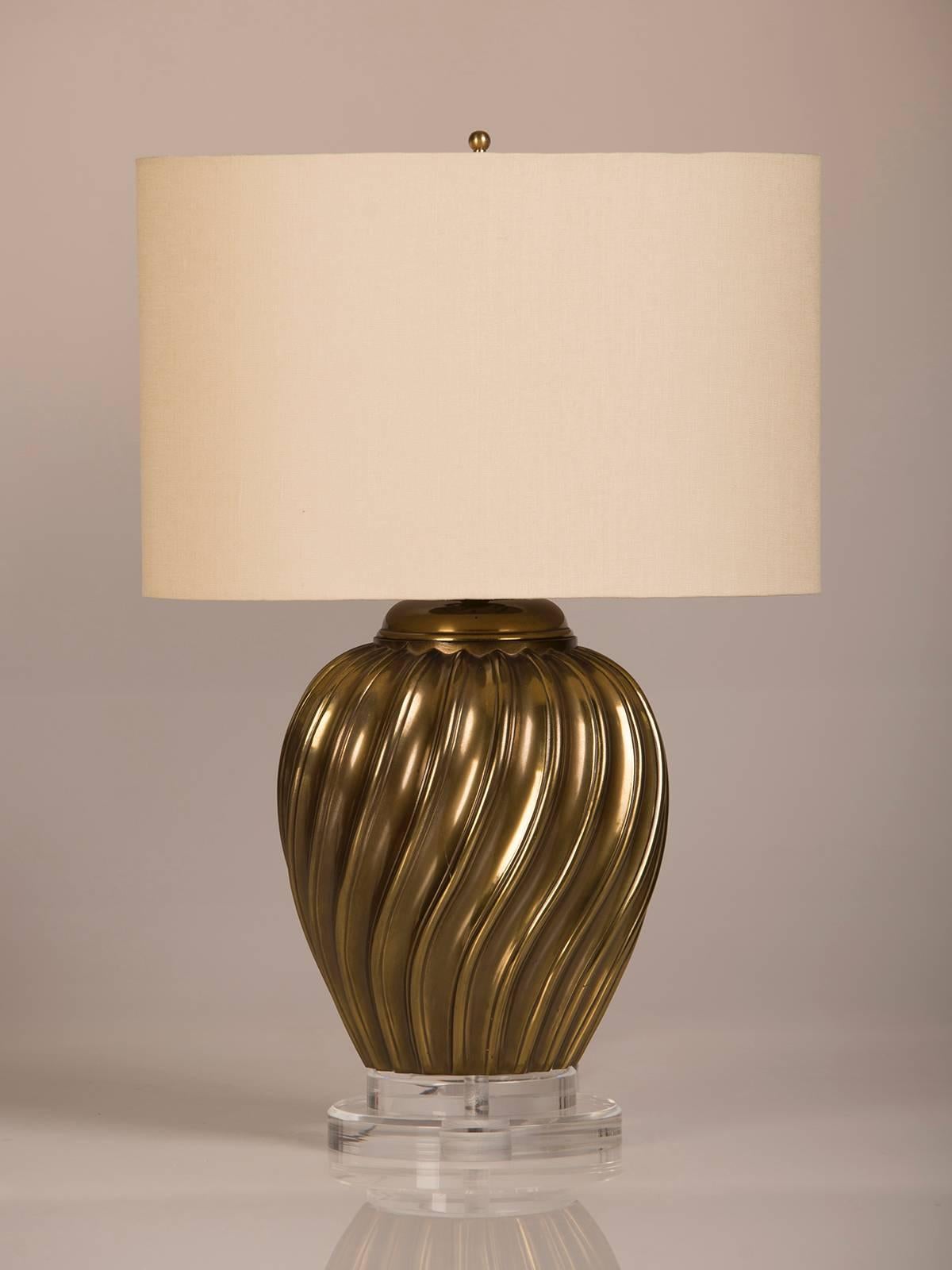 Pair of Italian Vintage Brass Swirl Vases Mounted as Custom Lamps, circa 1950 For Sale 2