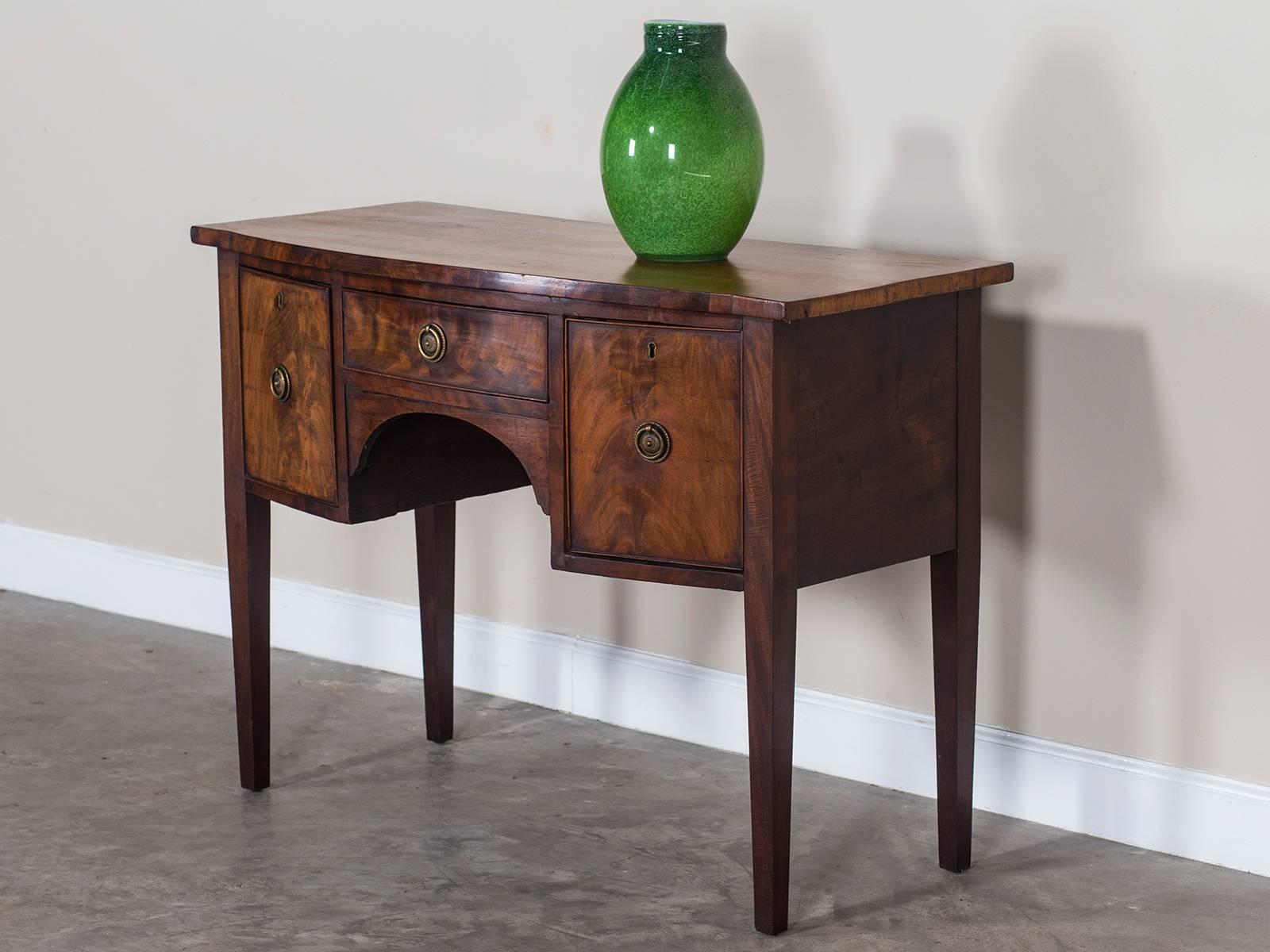 Receive our new selections direct from 1stdibs by email each week. Please click follow Dealer below and see them first!

The simplicity of this antique English George III period bow front table circa 1820 gives it a certain modern quality. Please