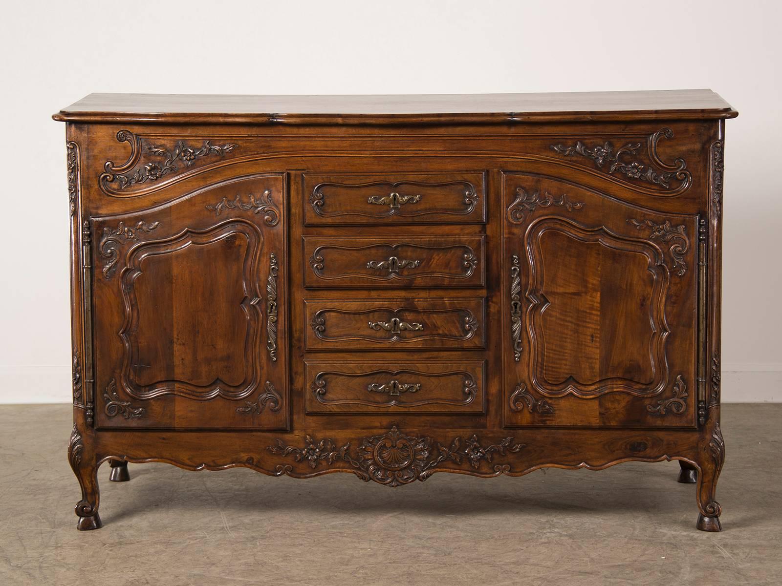 Carved Antique French Belle Époque Period Louis XV Style Buffet, circa 1895