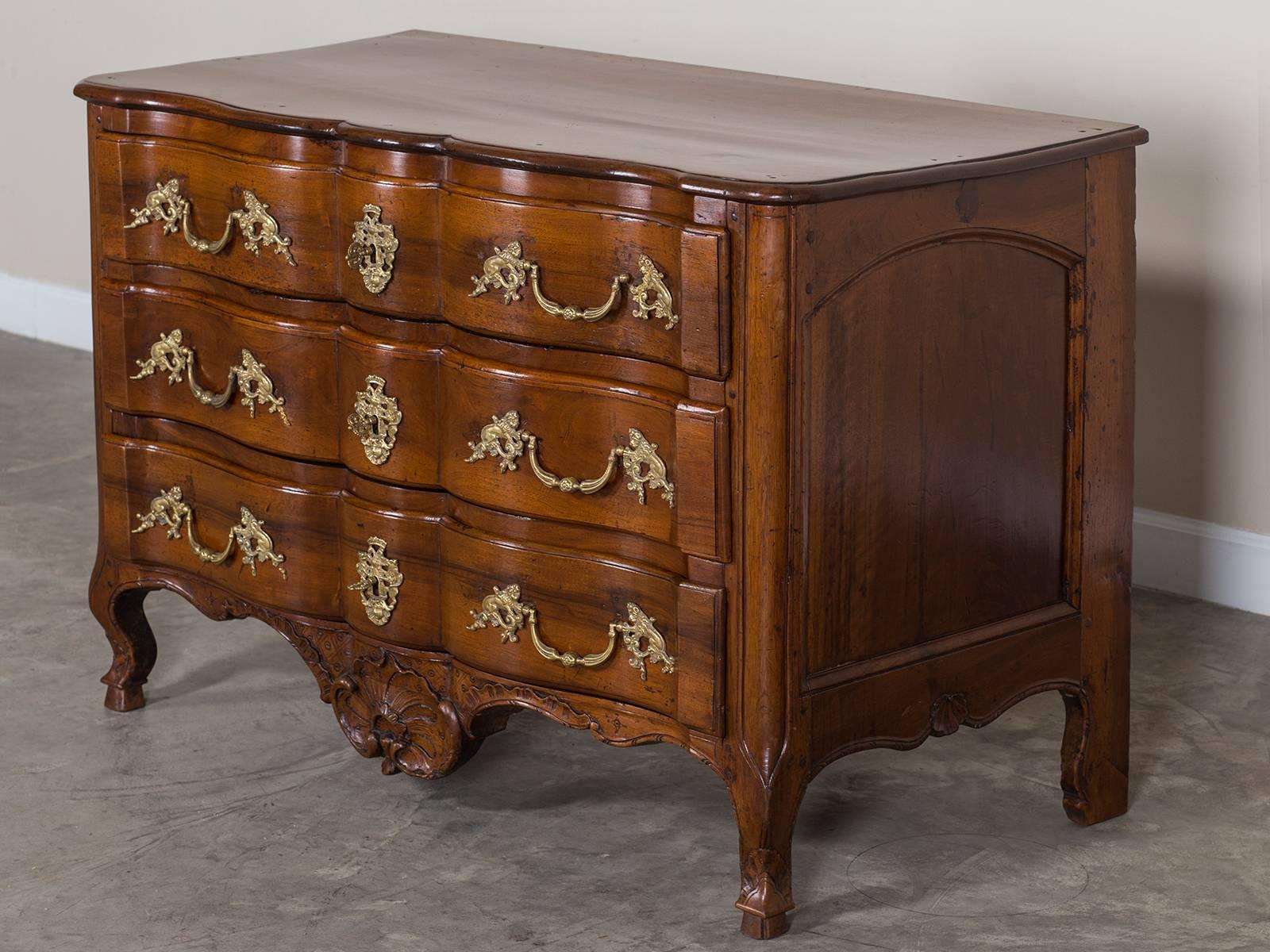 Antique French Louis XV Walnut Chest of Drawers, Arbalette Front, circa 1765 1