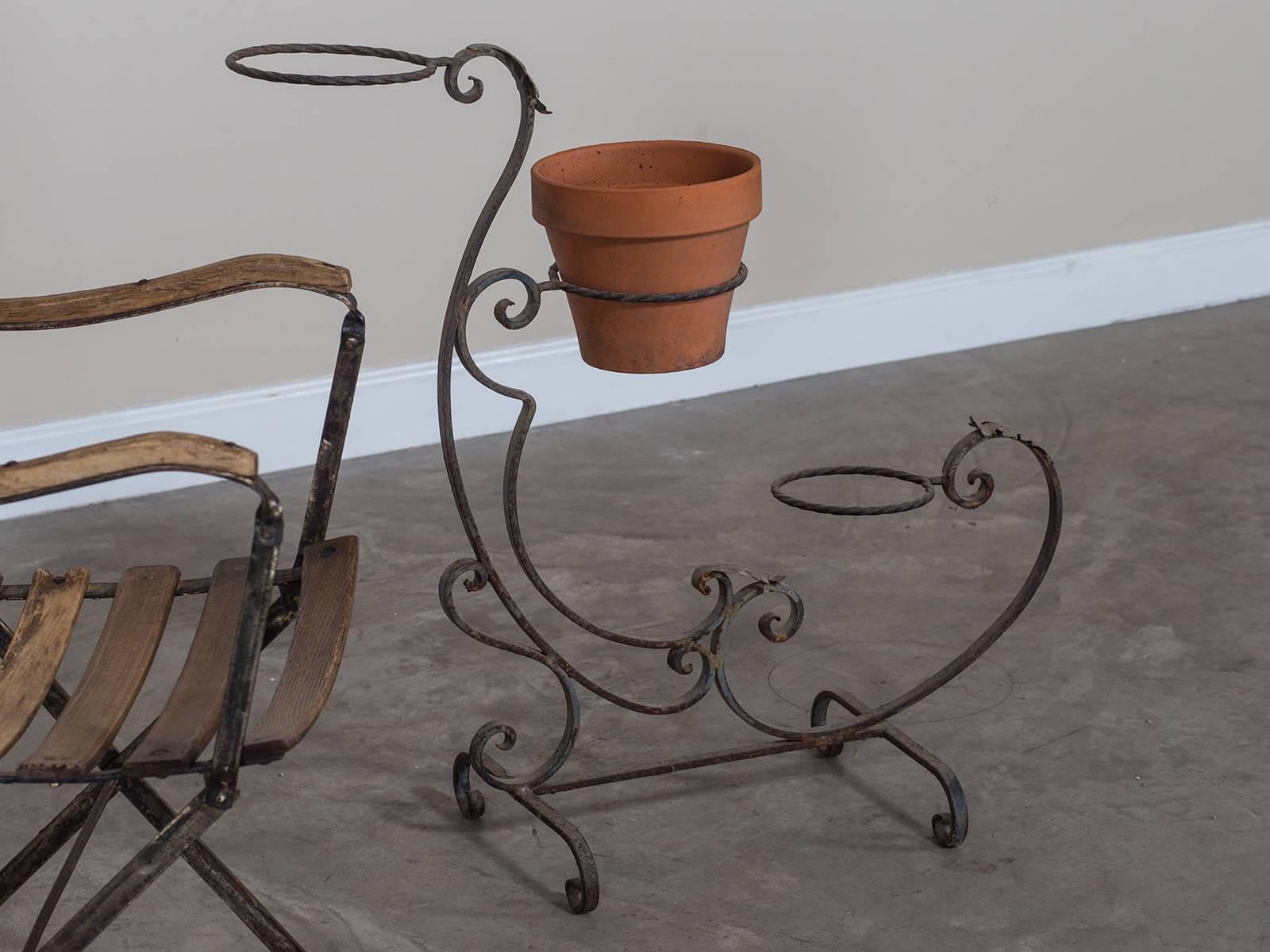 French Vintage Iron Garden Plant Stand, circa 1940 In Excellent Condition For Sale In Houston, TX