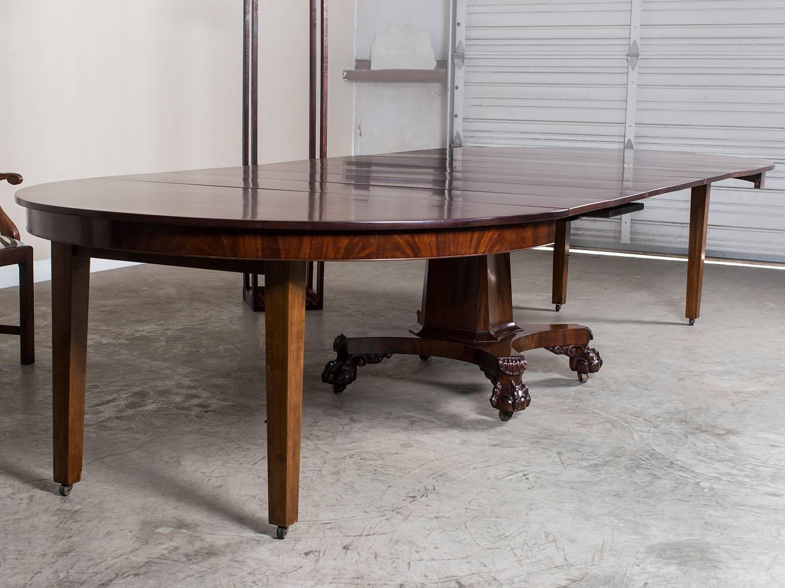Antique American Empire Mahogany Pedestal Dining Table, circa 1825 2