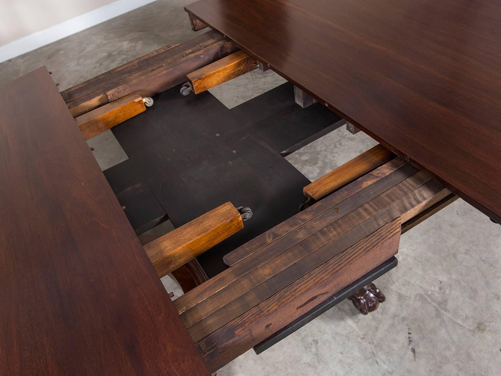 Antique American Empire Mahogany Pedestal Dining Table, circa 1825 In Excellent Condition In Houston, TX
