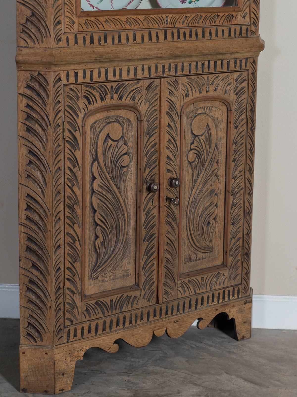 Mid-19th Century Georgian Style Antique English Oak Corner Cabinet, circa 1860