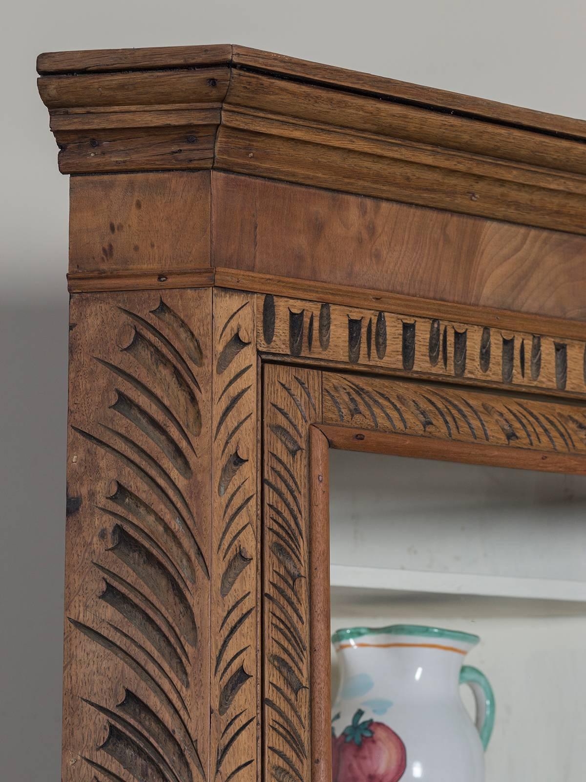 Hand-Carved Georgian Style Antique English Oak Corner Cabinet, circa 1860