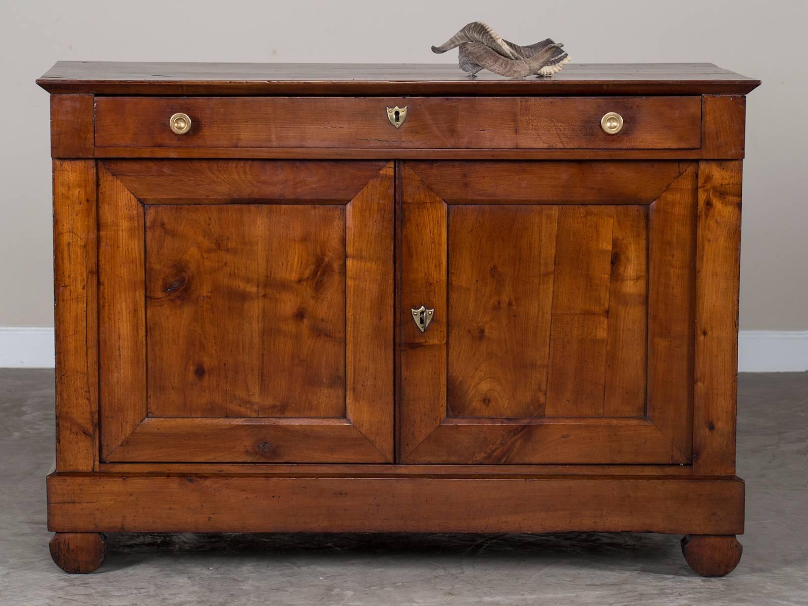 Receive our new selections direct from 1stdibs by email each week. Please click follow dealer below and see them first!

The elegant simplicity of this antique country French buffet circa 1830 gives it a modern appeal. Dating from the Restauration