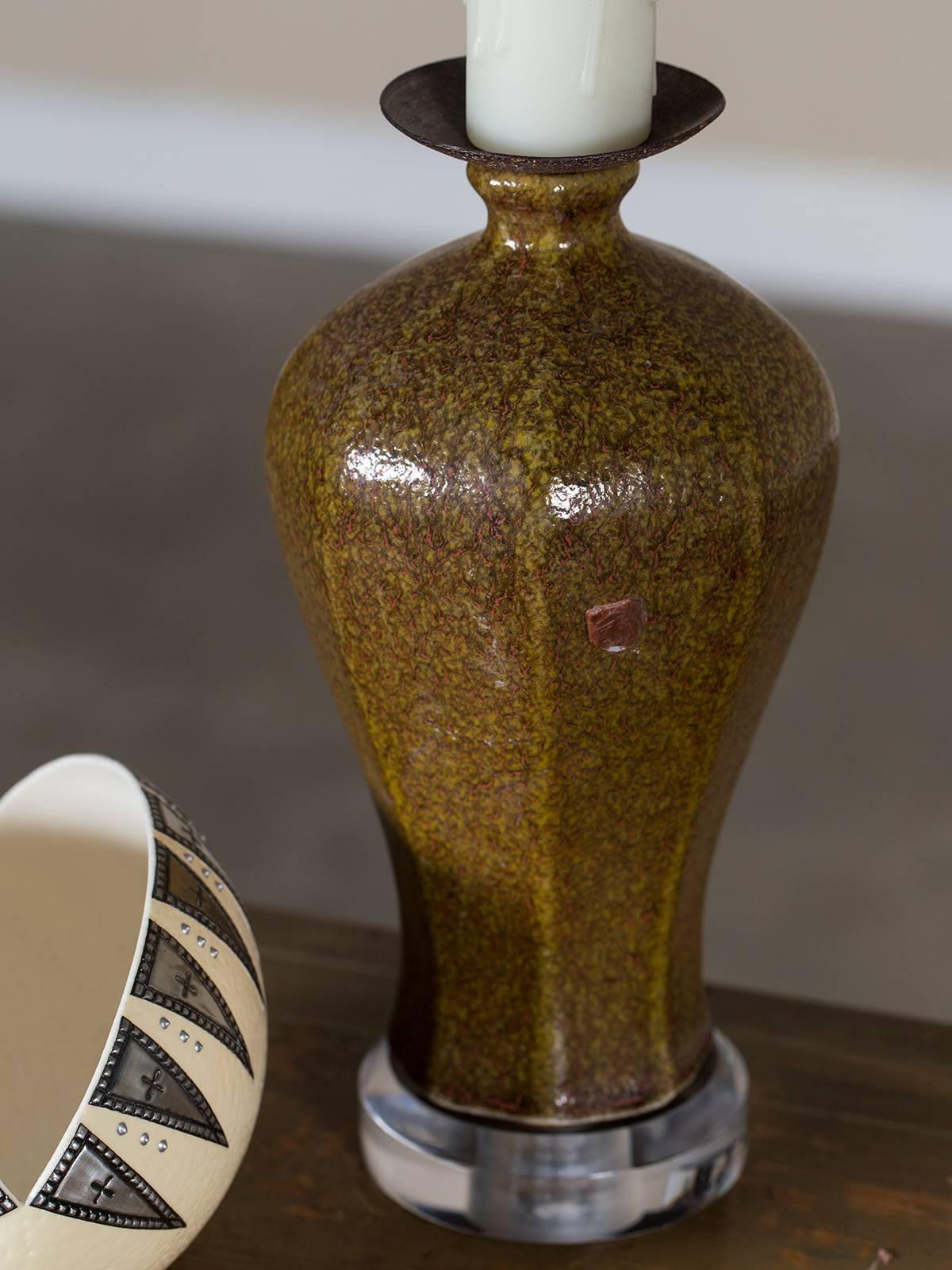 Mid-20th Century Vintage Chinese Vase Lamp with Lucite Base, circa 1940 For Sale