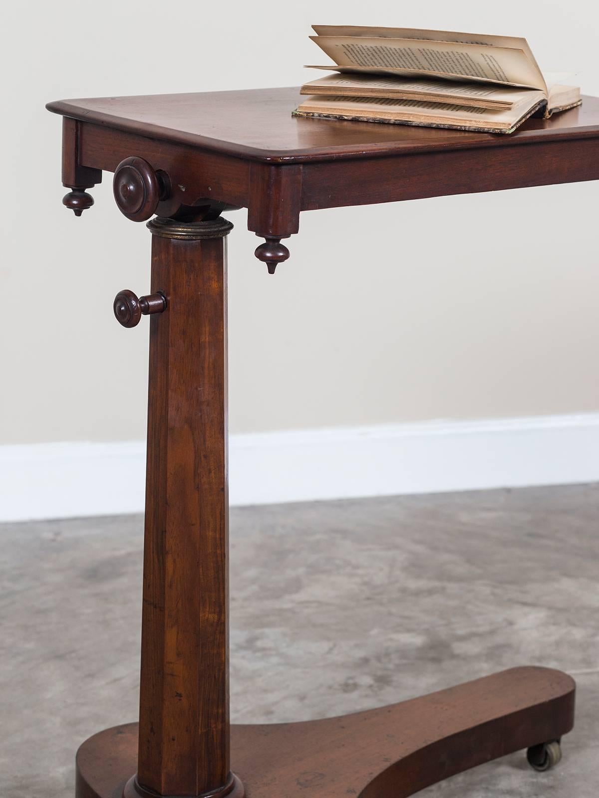 Antique English Mahogany Tilt Top Reading Table, circa 1840 In Excellent Condition In Houston, TX