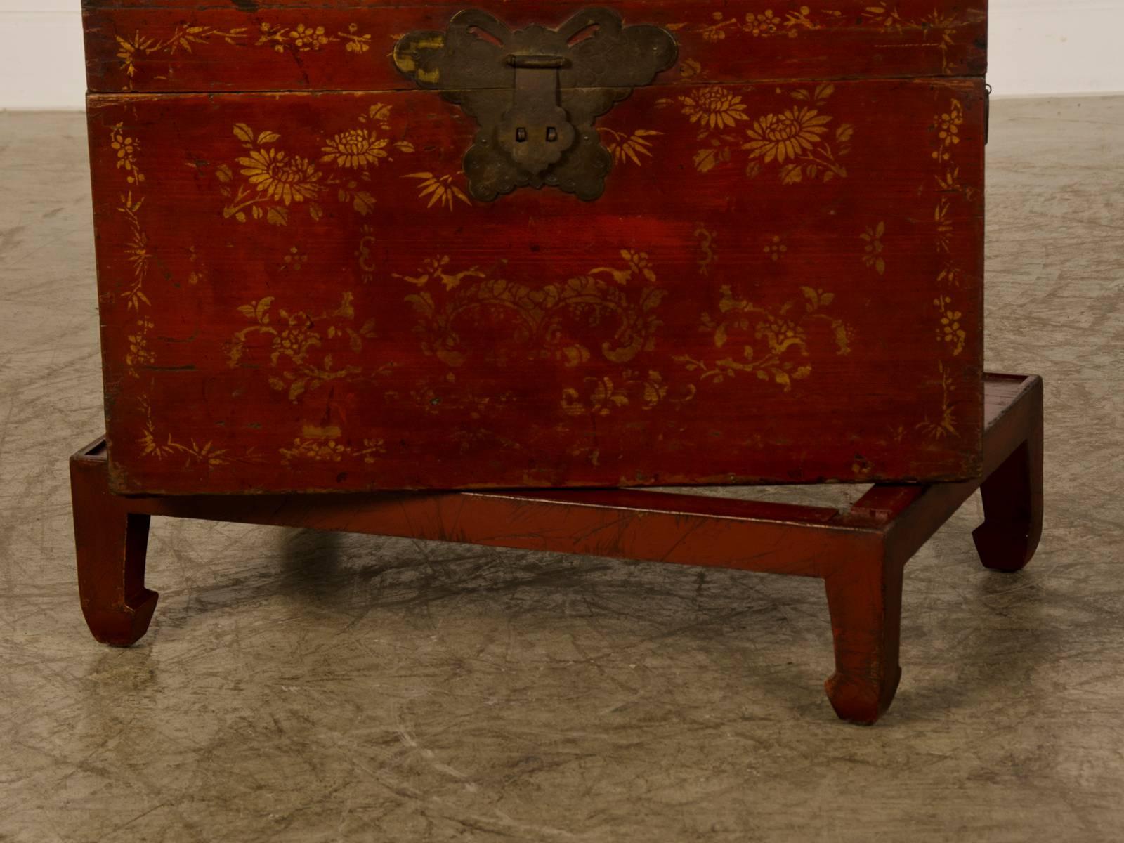 Chinoiserie Antique Chinese Red Lacquer Trunk with Gold Decoration, circa 1875