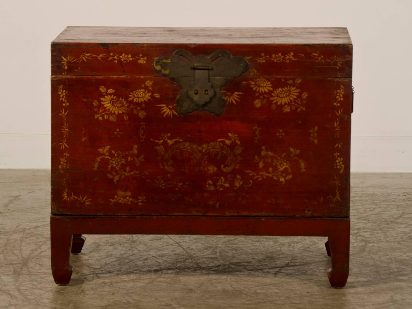 Lacquered Antique Chinese Red Lacquer Trunk with Gold Decoration, circa 1875