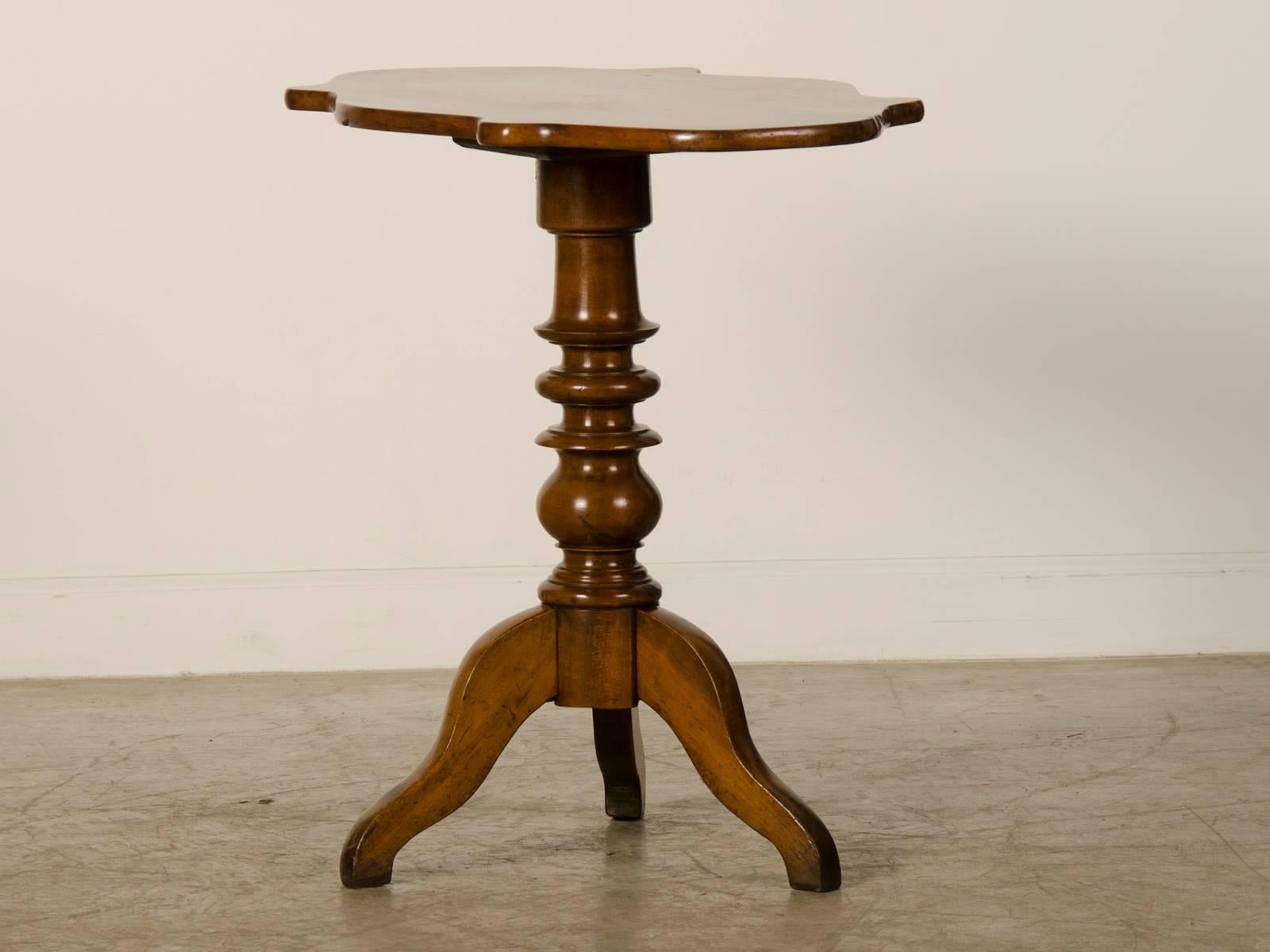 Antique English Oval Mahogany Pedestal Table, circa 1860 For Sale 1