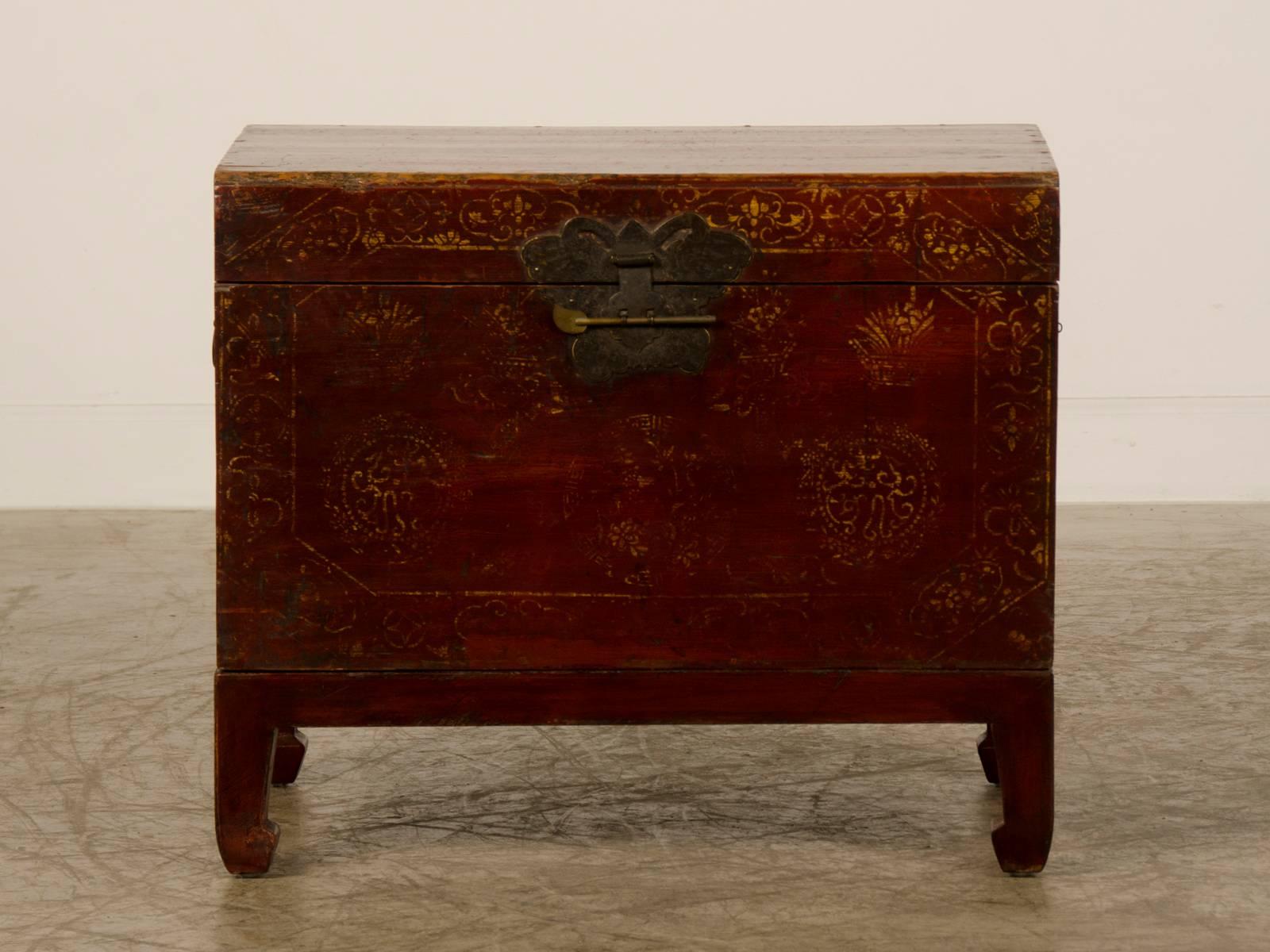 Qing Antique Chinese Red Lacquer Gilded Trunk Kuang Hsu Period, circa 1875