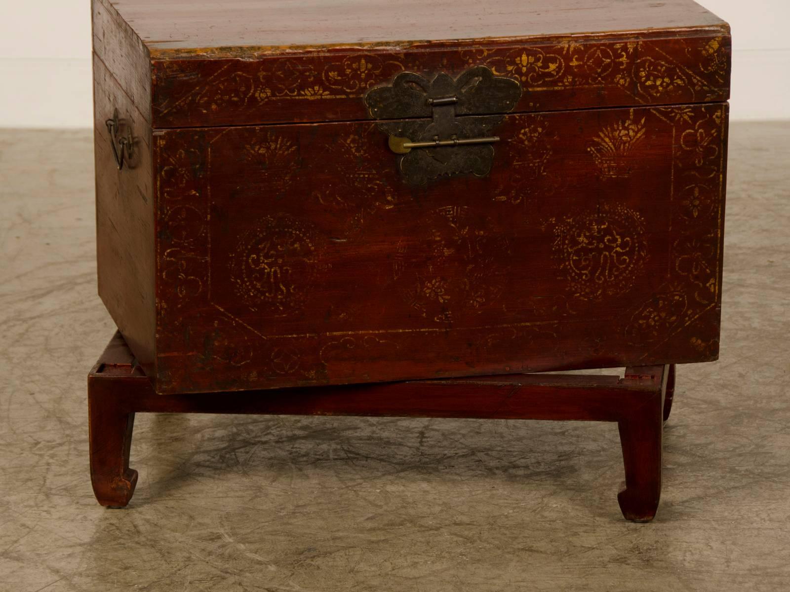 Antique Chinese Red Lacquer Gilded Trunk Kuang Hsu Period, circa 1875 In Excellent Condition In Houston, TX